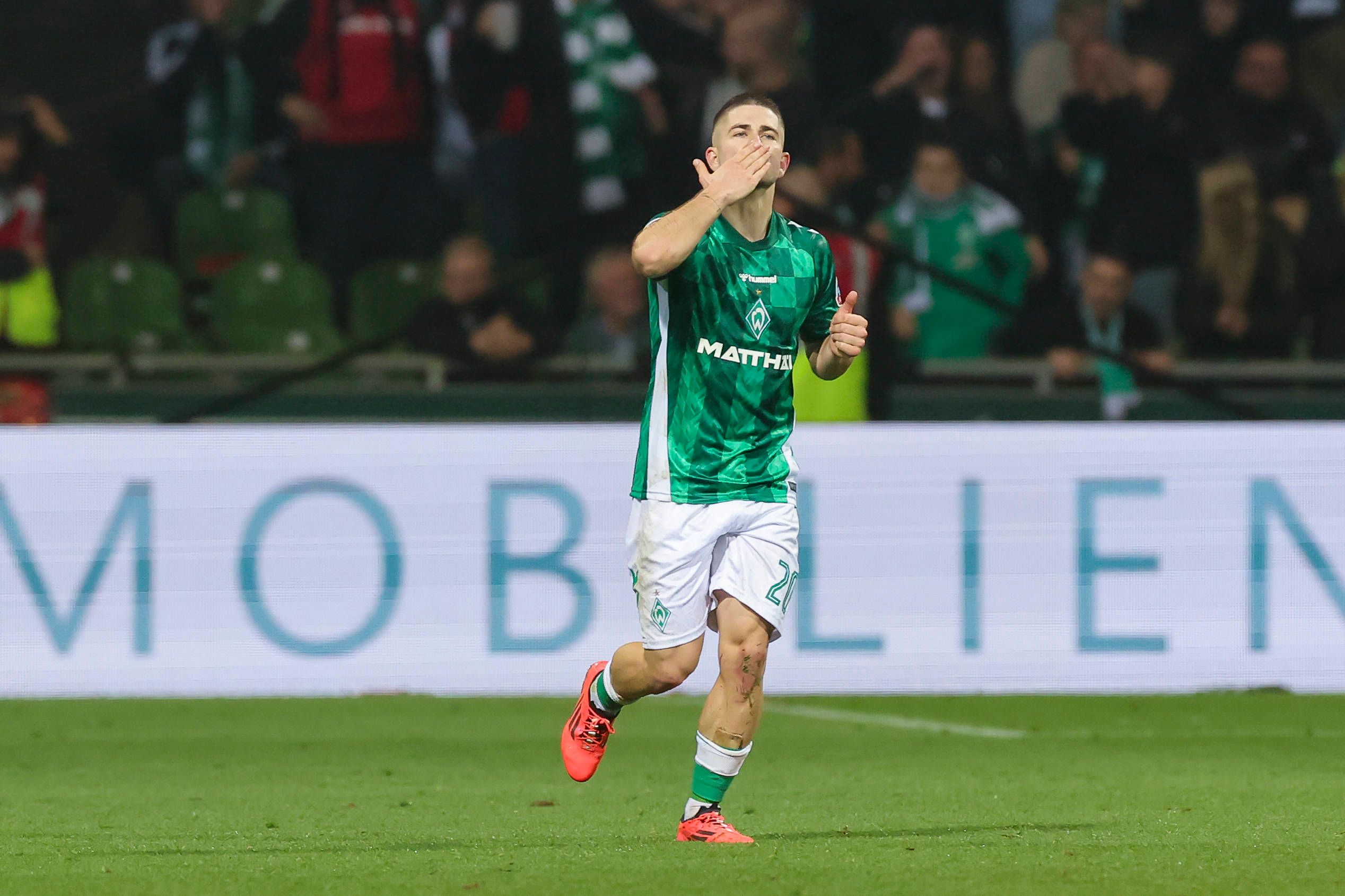 Romano Schmid: Ein Busserl für seinen Sohn