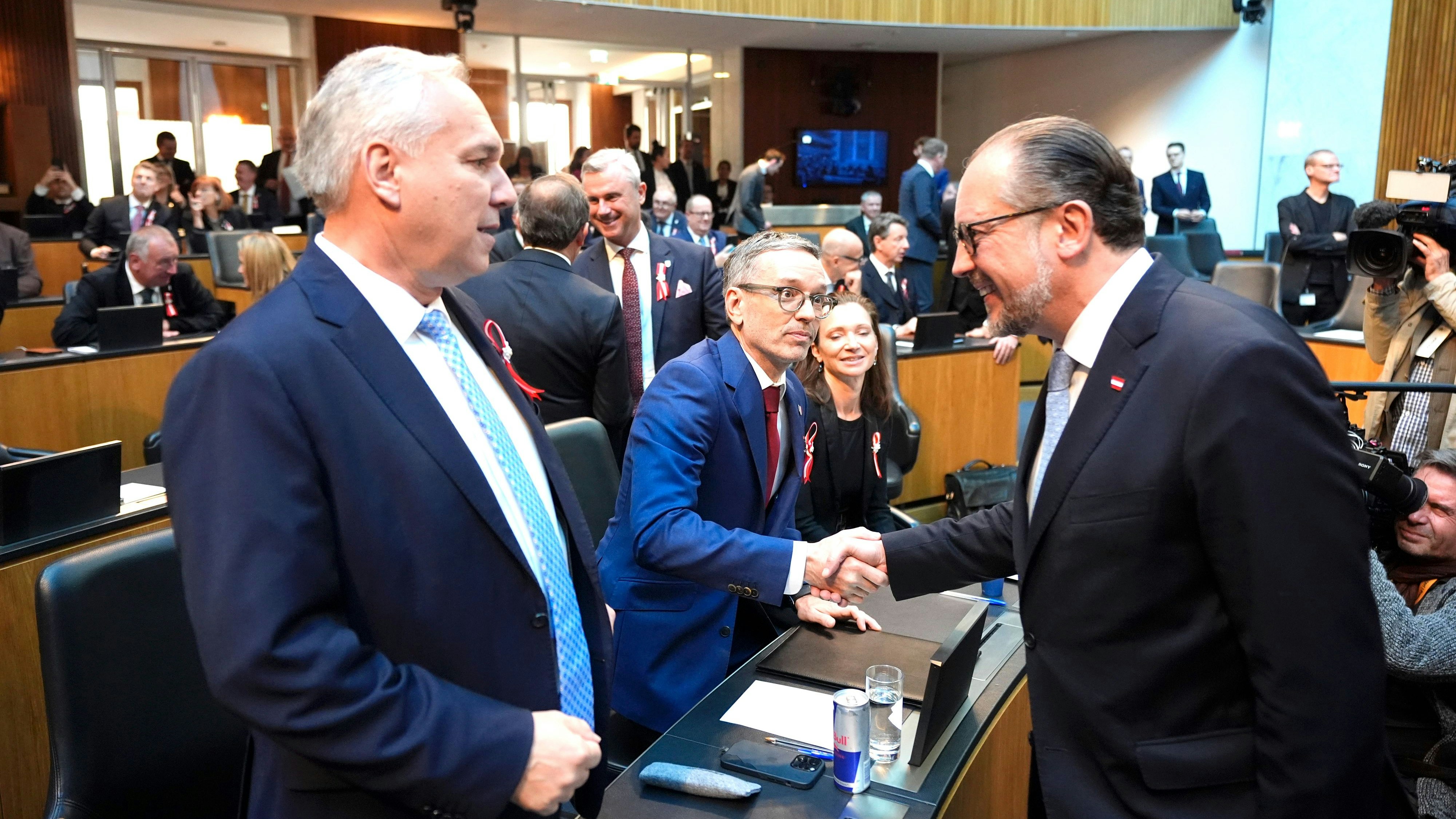 Lieber Herr Außenminister, könnten Sie mir beim Handschlag wenigstens ins Gesicht schauen?