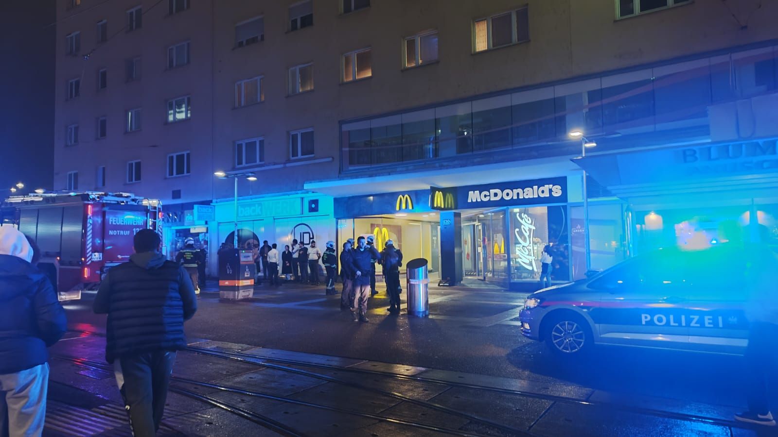 In einer Mäcci-Filiale am Reumannplatz brach am Nationalfeiertag ein Feuer aus.