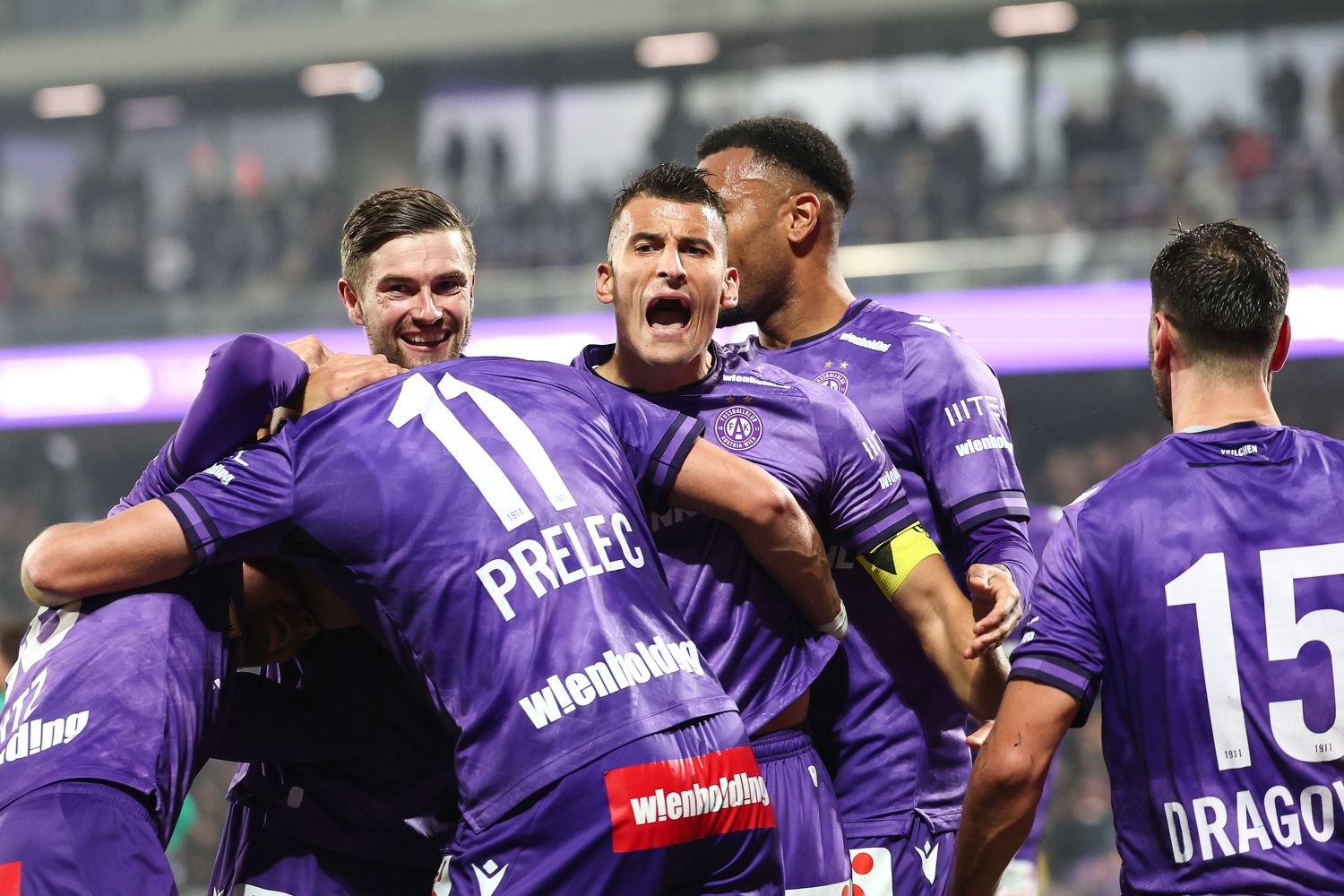 Die Veilchen jubeln über den Heimsieg