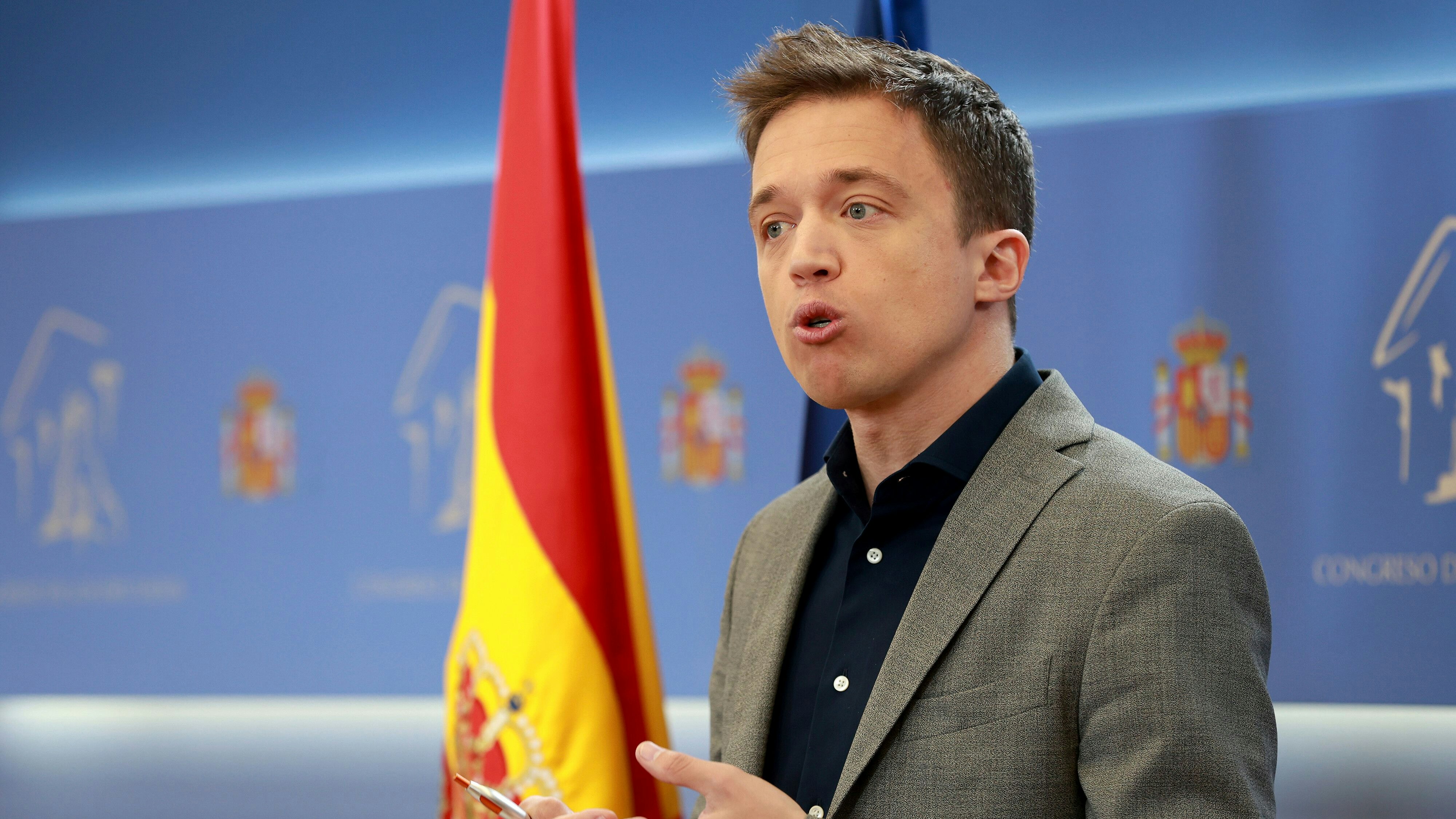 Der 40-Jährige habe ein "inakzeptables" Verhalten eingeräumt, teilte die Partei mit.