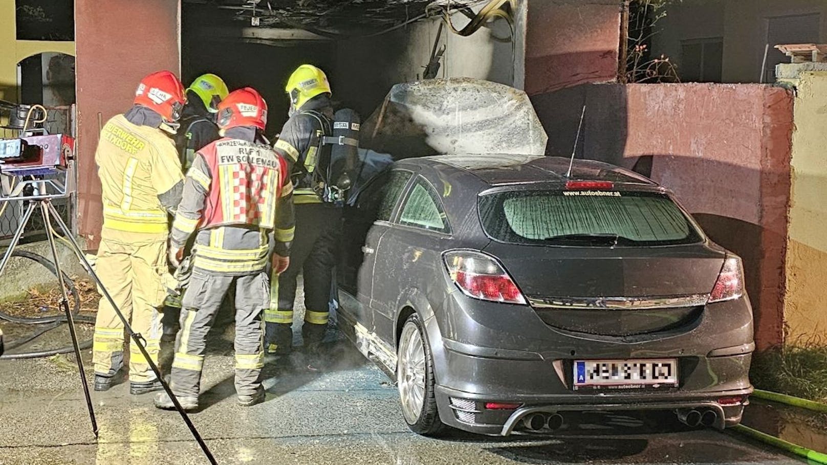 Garagenbrand forderte die Feuerwehr in Felixdorf