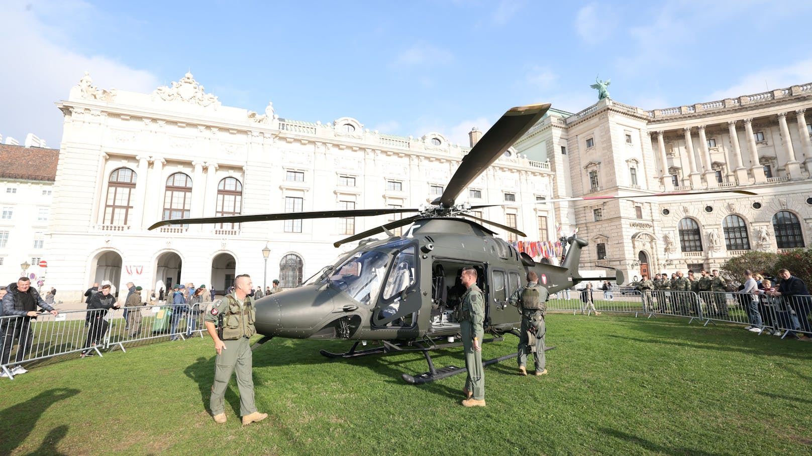 Ein AW 169 "Lion" Hubschrauber des Bundesheeres wurde bei der Leistungsschau präsentiert