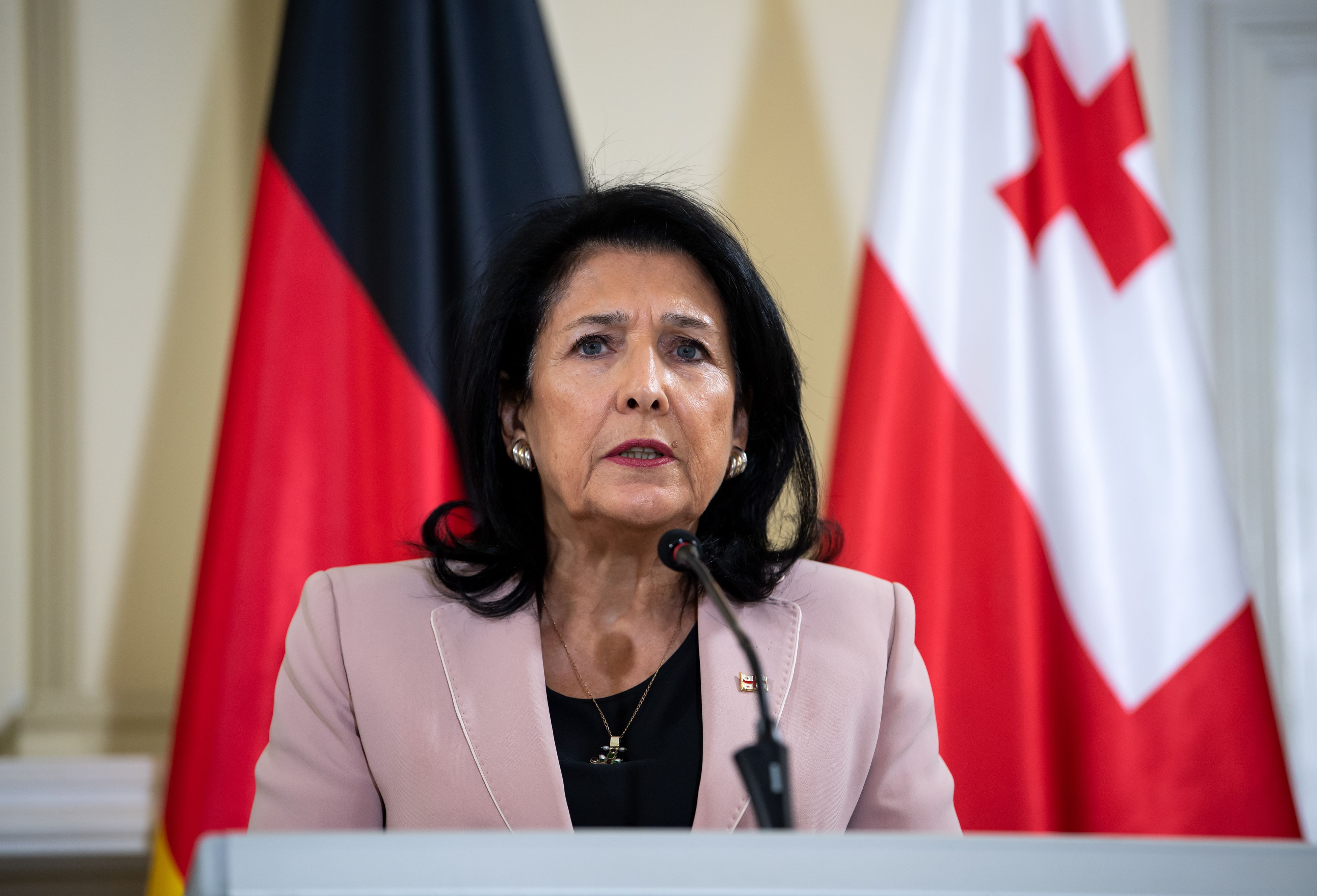 Georgiens Präsidentin Salome Surabischwili hat zu Demonstrationen gegen das Ergebnis der Parlamentswahlen aufgerufen.