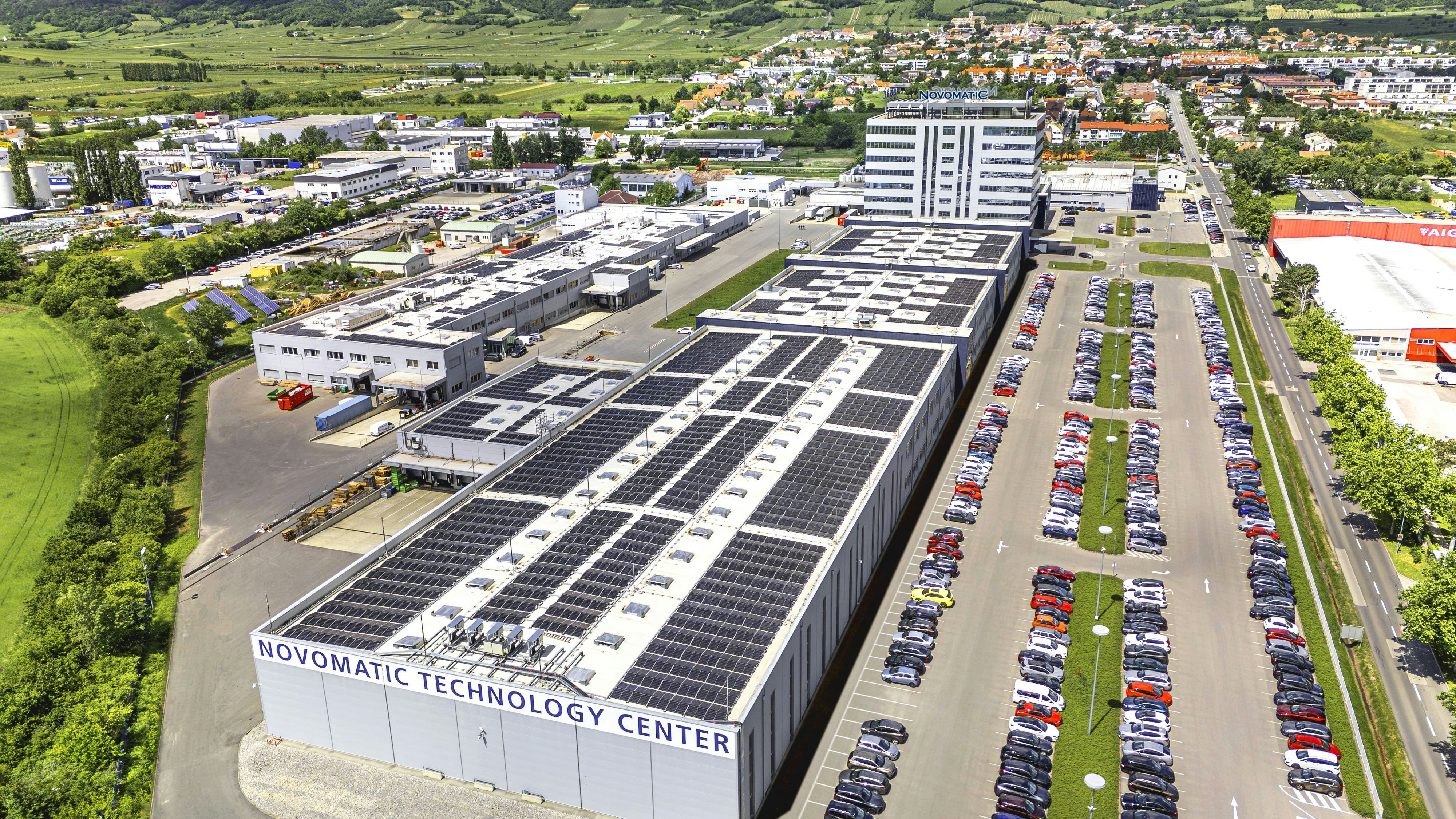 Die riesige Dach-Photovoltaik-Anlage