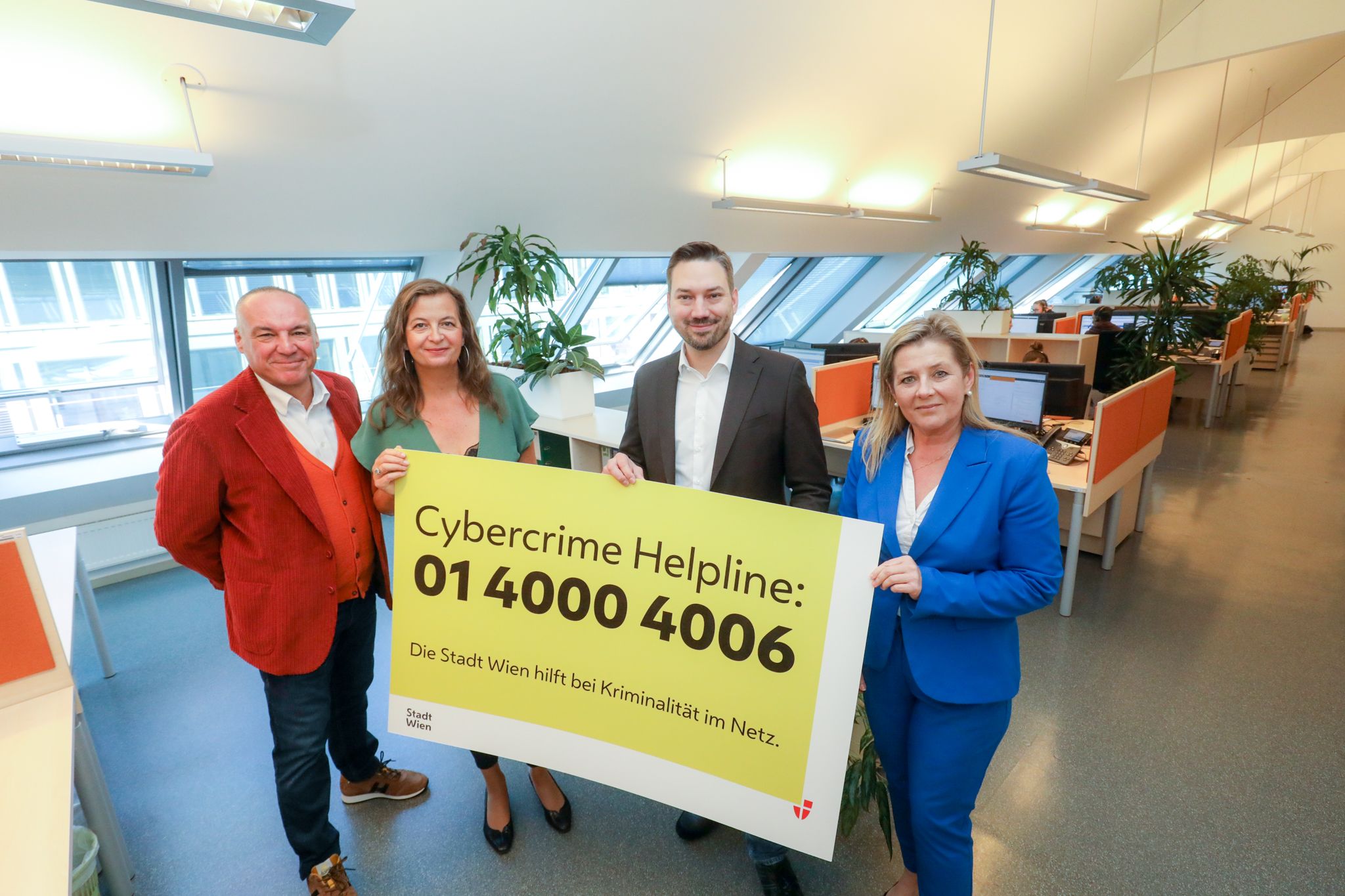 Walter Hillerer, Leiter des Stadtservice Wien, Digitalisierungsstadträtin Ulli Sima, SPÖ-Digitalisierungssprecher Jörg Neumayer und Sandra Heissenberger, Chief Information Security Officer der Stadt Wien (v.l.)