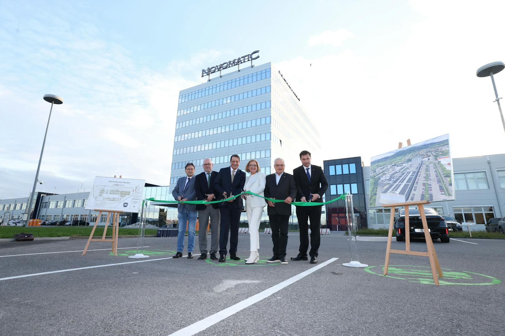 Auf einer Fläche von rund 20.000 Quadratmetern wurde am Headquarter in Gumpoldskirchen eine der größten Dachphotovoltaik-Anlagen in NÖ errichtet.