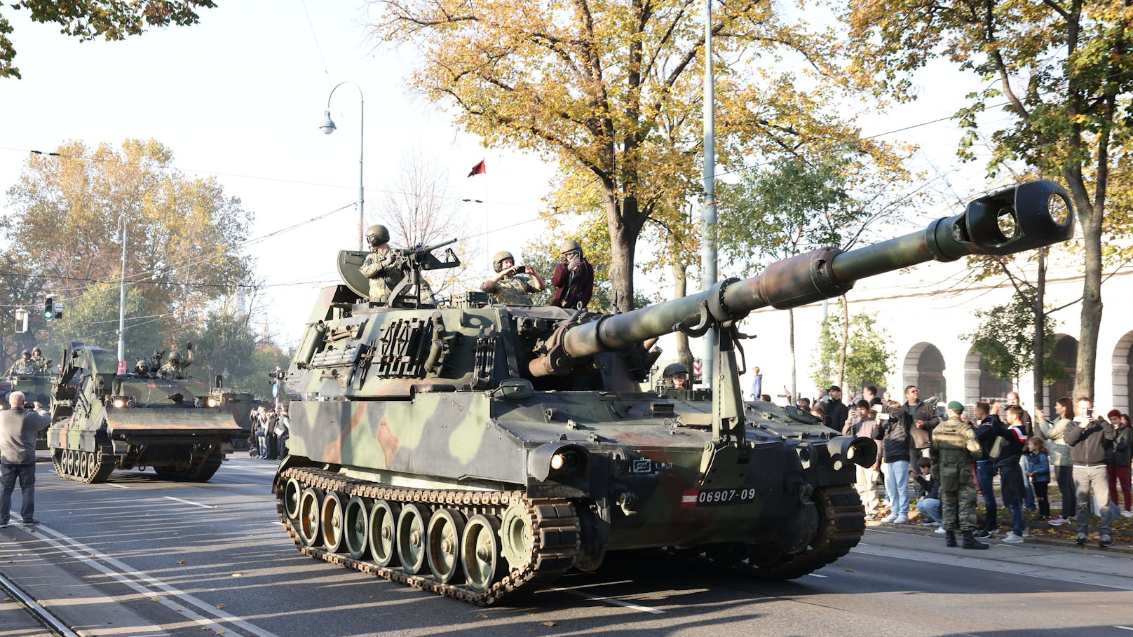 Die Panzer fuhren durch die Wiener Innenstadt