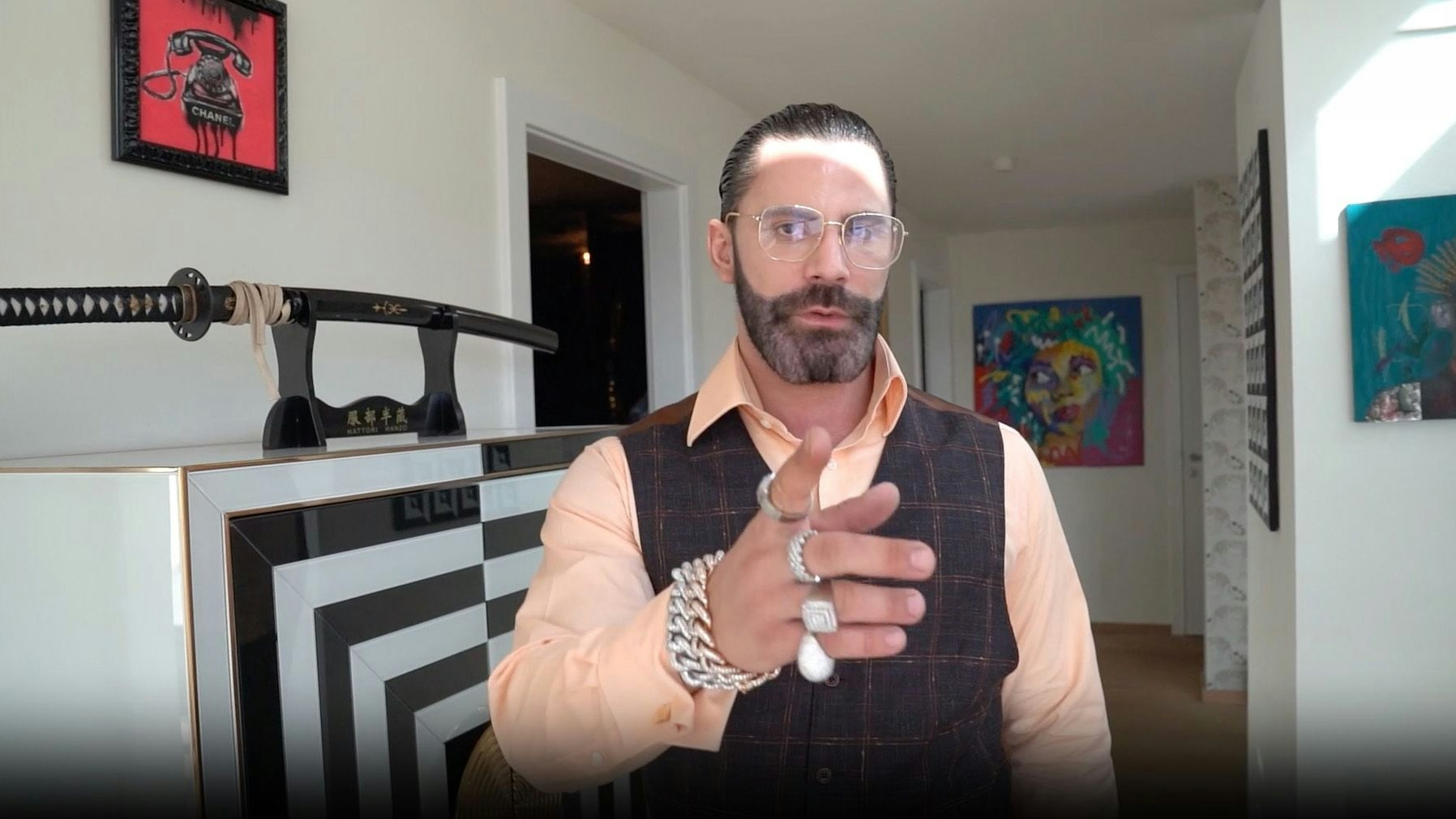 Mike Maschina in seiner Villa in Döbling – immer wieder soll es dort wild zugegangen sein.