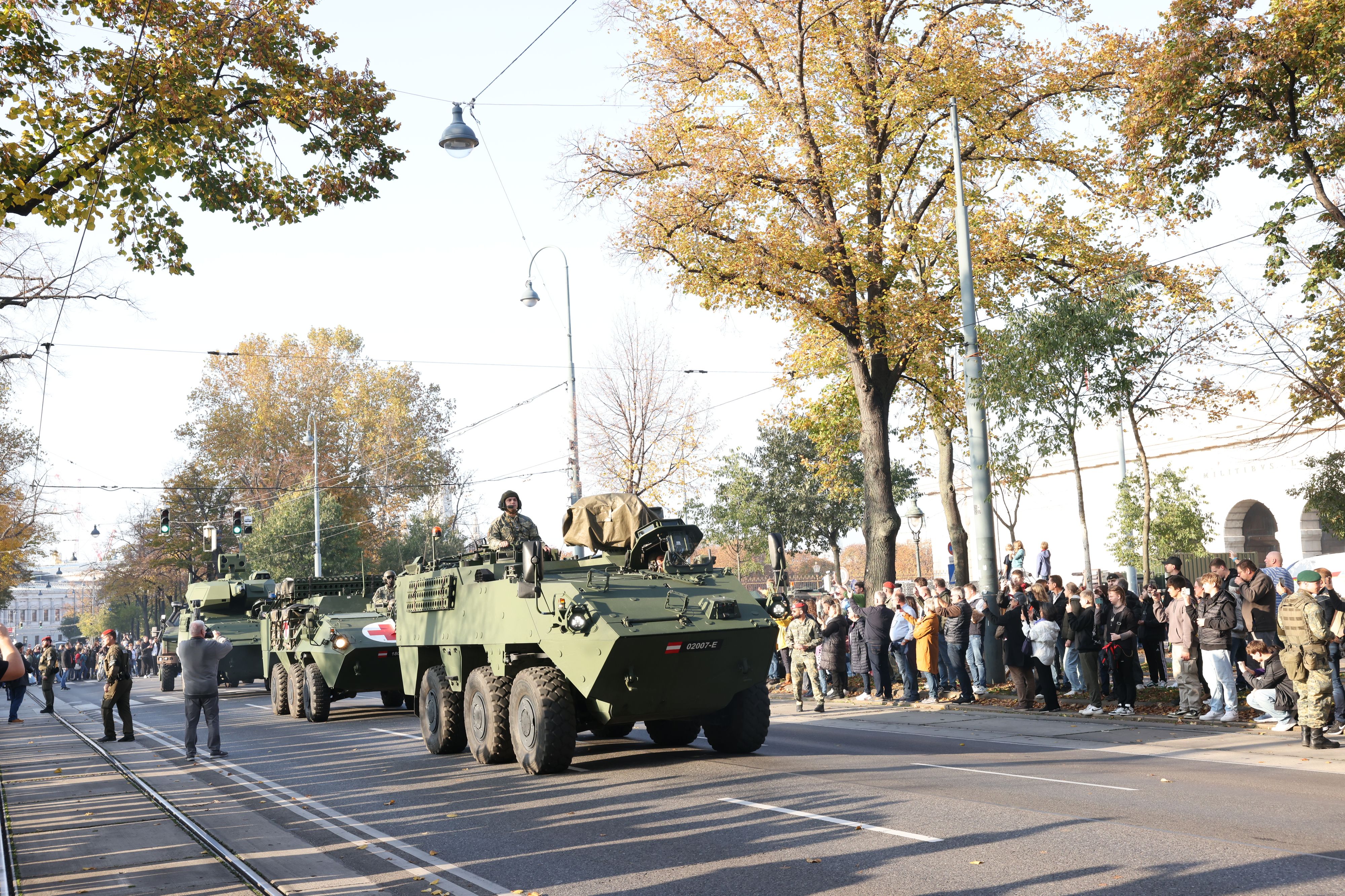 Die Fahrzeuge des Bundesheeres bildeten eine Parade
