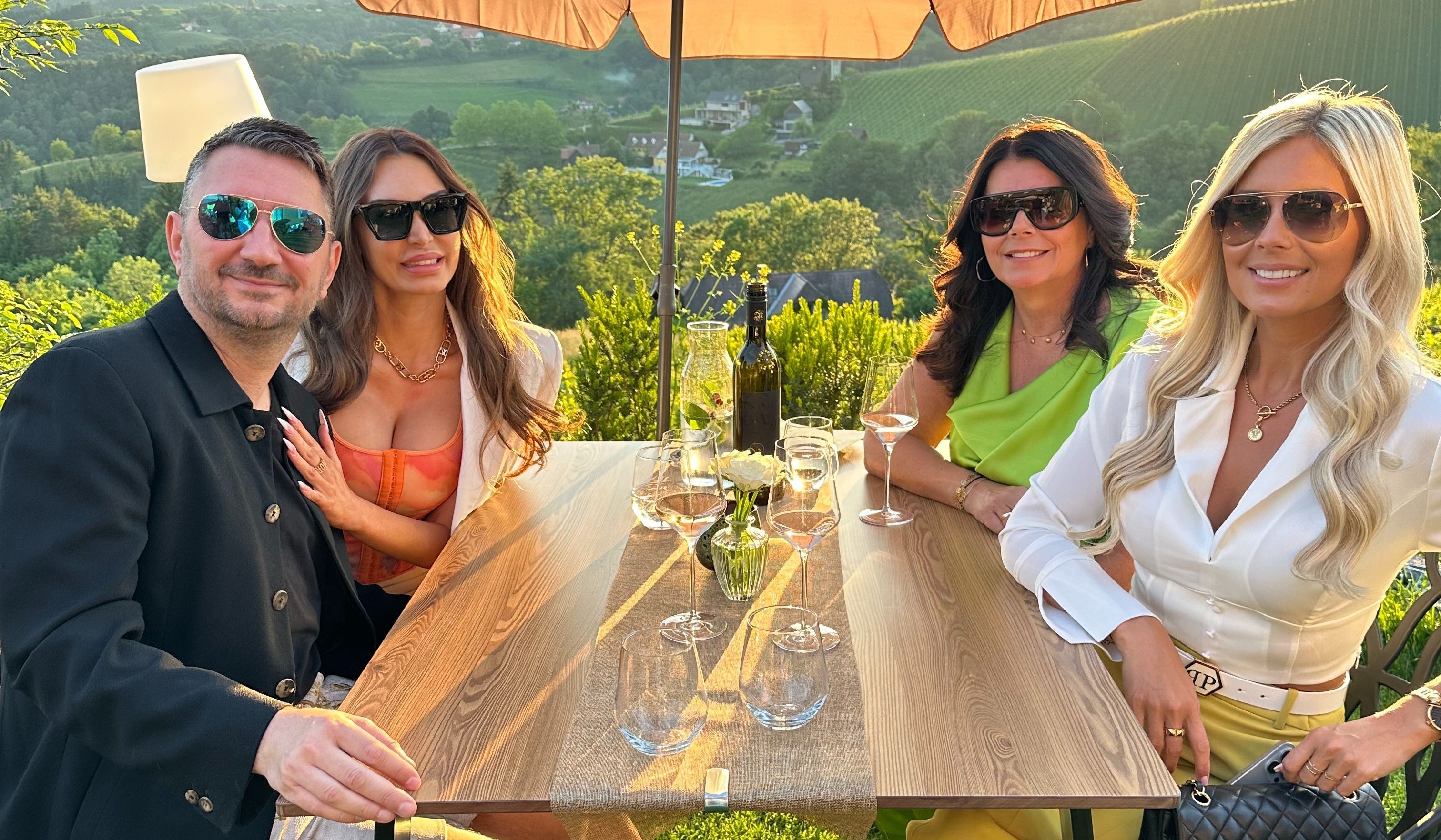 Walter und Susi Temmer (l.) und Niki (r.) mit Mutter Angi (m.)