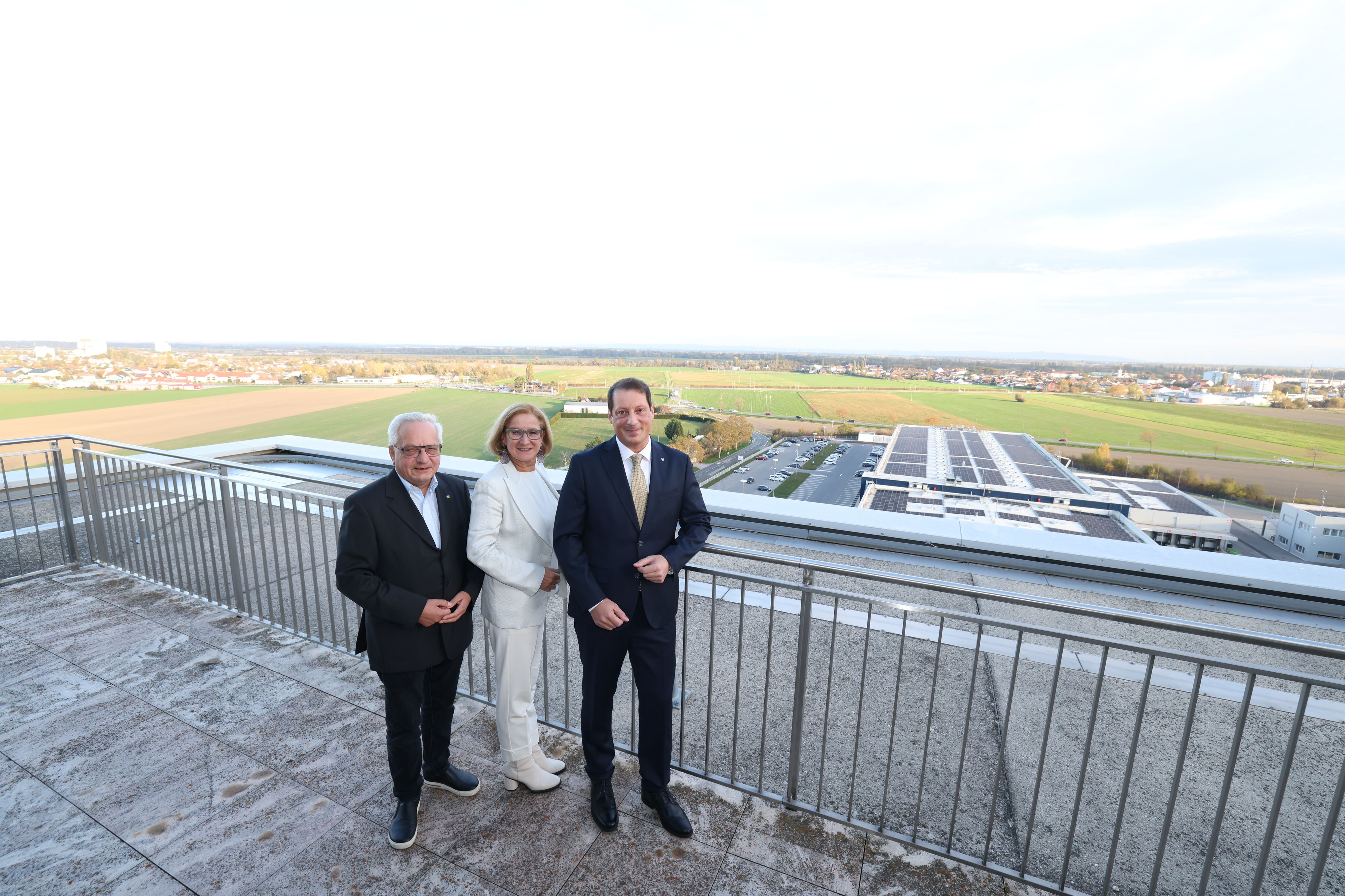 Auf einer Fläche von rund 20.000 Quadratmetern wurde am Headquarter in Gumpoldskirchen eine der größten Dachphotovoltaik-Anlagen in NÖ errichtet.