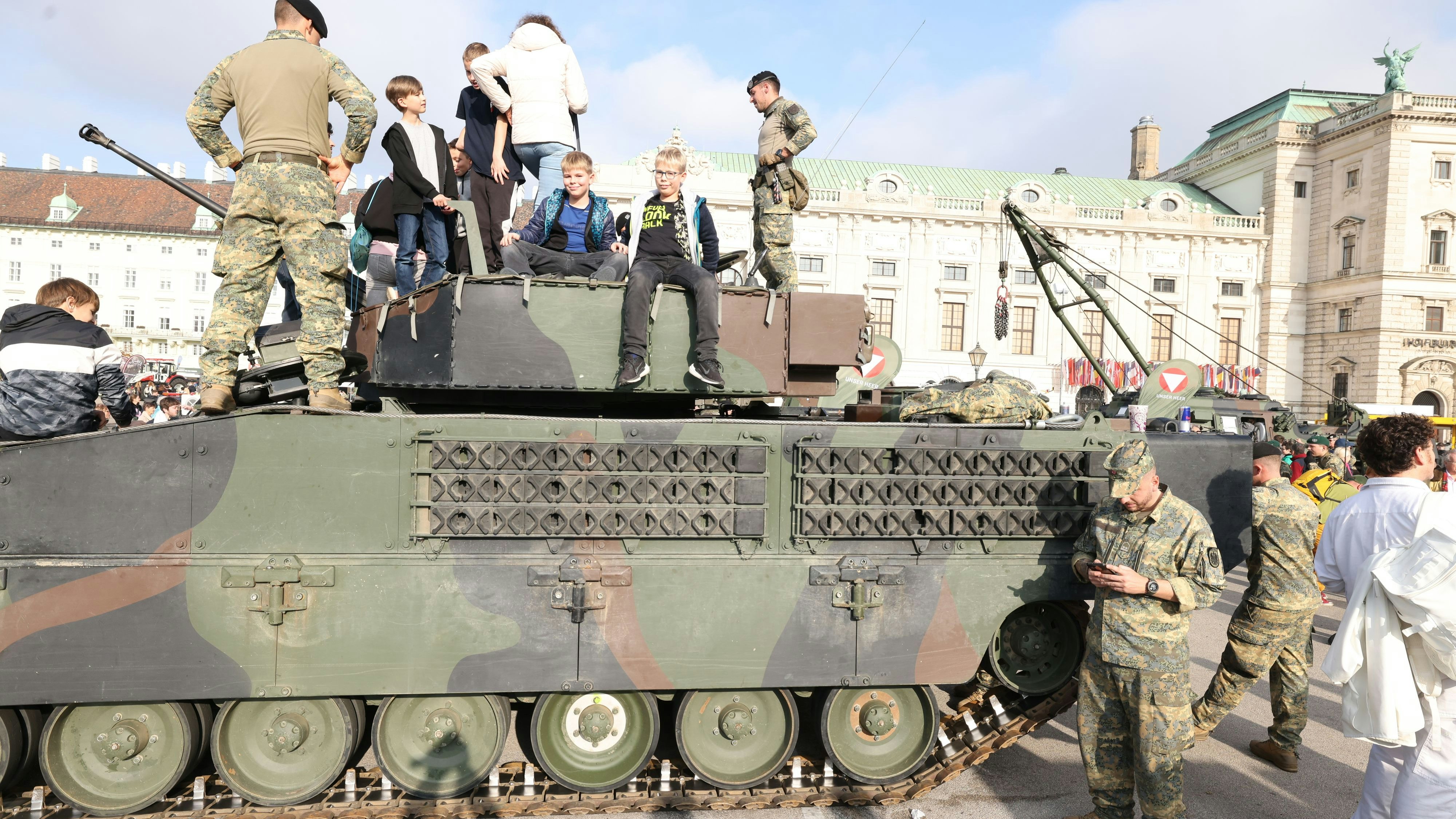 Heute.at - Kräftig investieren – Bundesheer rüstet massiv auf