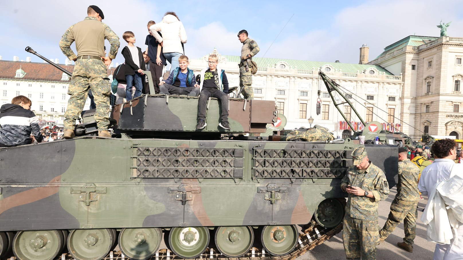 Die Panzer des Bundesheeres konnten genau unter die Lupe genommen werden