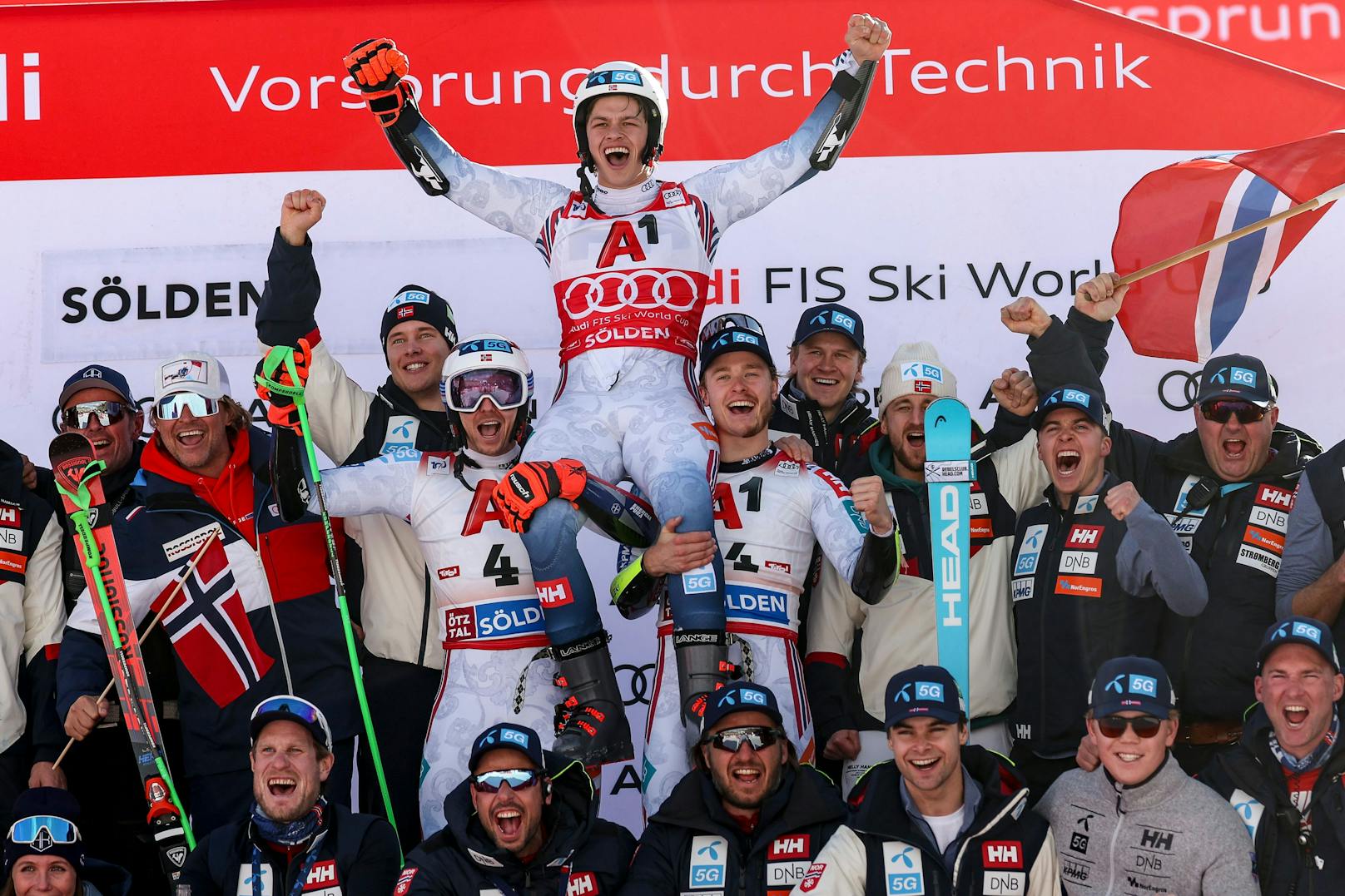 Es waren norwegische Festspiele zum Saisonauftakt am Rettenbachferner in Sölden. Alexander Steen Olsen gewann vor Henrik Kristoffersen und Atle Lie McGrath. Als Draufgabe für Rückkehrer der Norweger Lucas Braathen, der für Brasilien an den Start geht, auf Rang vier.