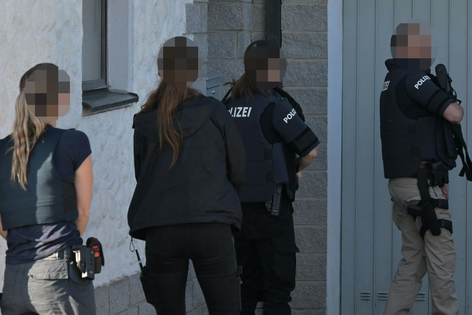 Die Polizei auf der Suche nach dem Täter