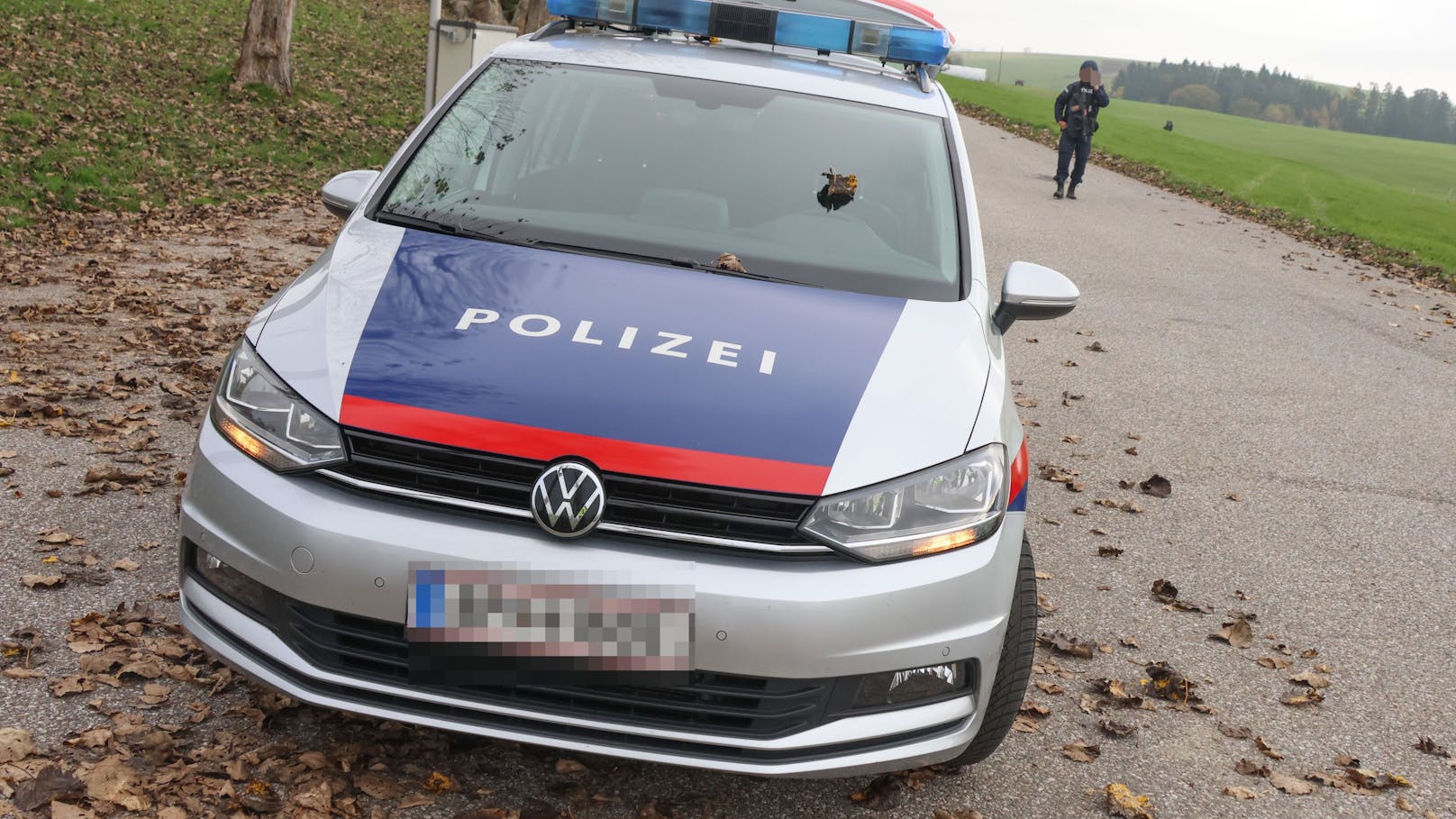 Die Polizei überwacht das Gebiet.