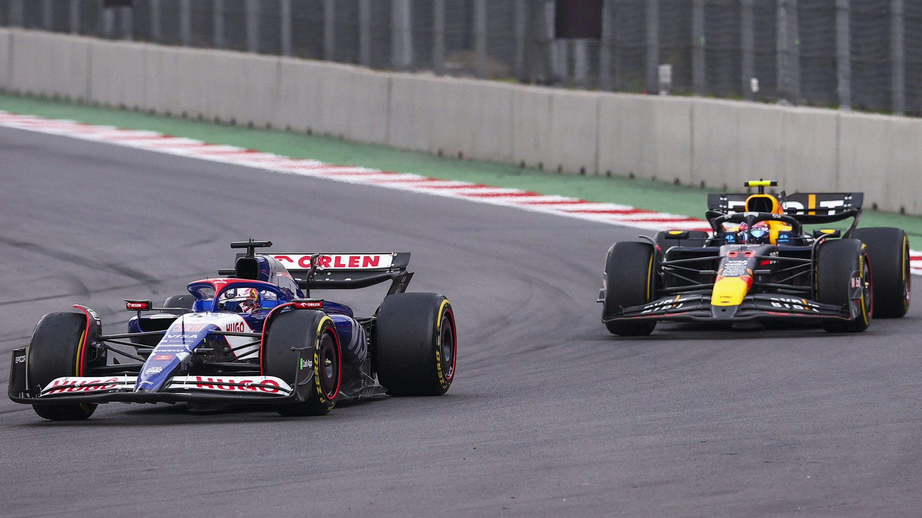 Sergio Perez und Liam Lawson lieferten sich ein Duell.