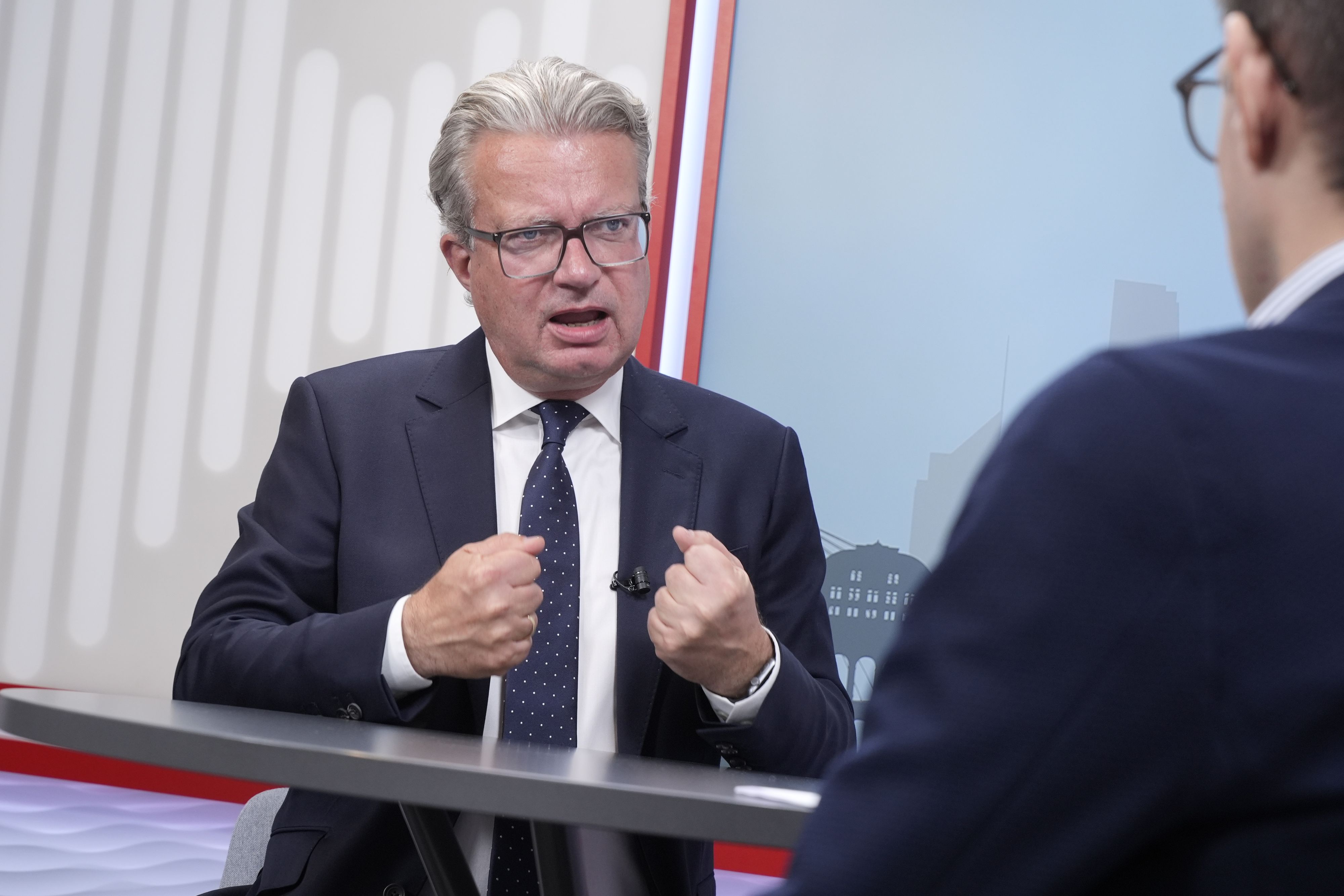 Christopher Drexler nimmt den Hut.