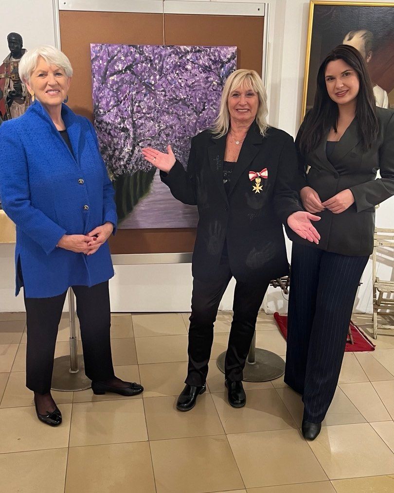 Ausgewählte Bilder von Michelle Ditrich (M.) sind noch bis 14. November im Bezirksmuseum Innere Stadt zu sehen.