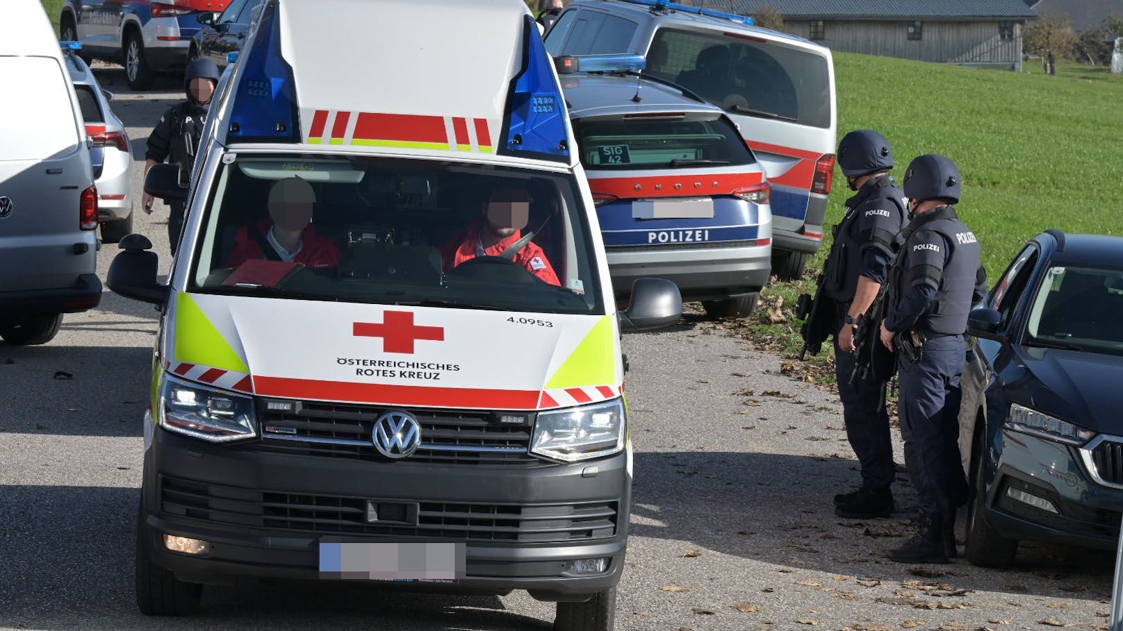 Rettung und Polizei sind alarmbereit.