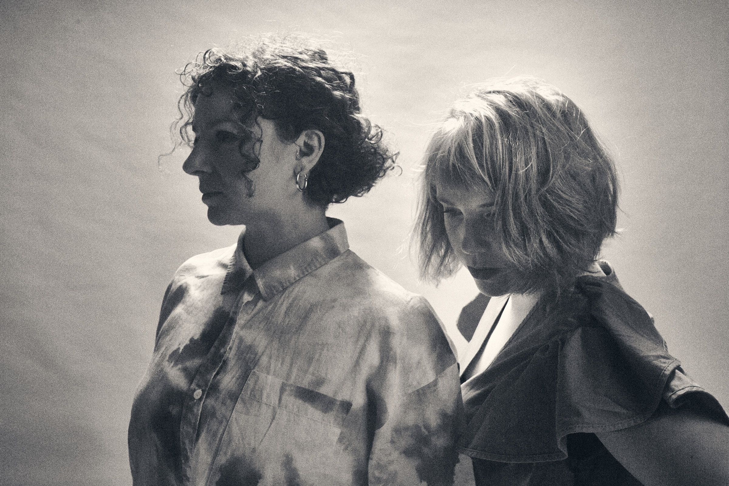 Das preisgekrönte Experimental/Folk-Duo Fran & Flora aus Großbritannien. eröffnet das 21. KlezMORE Festival am 9.11. 2024.