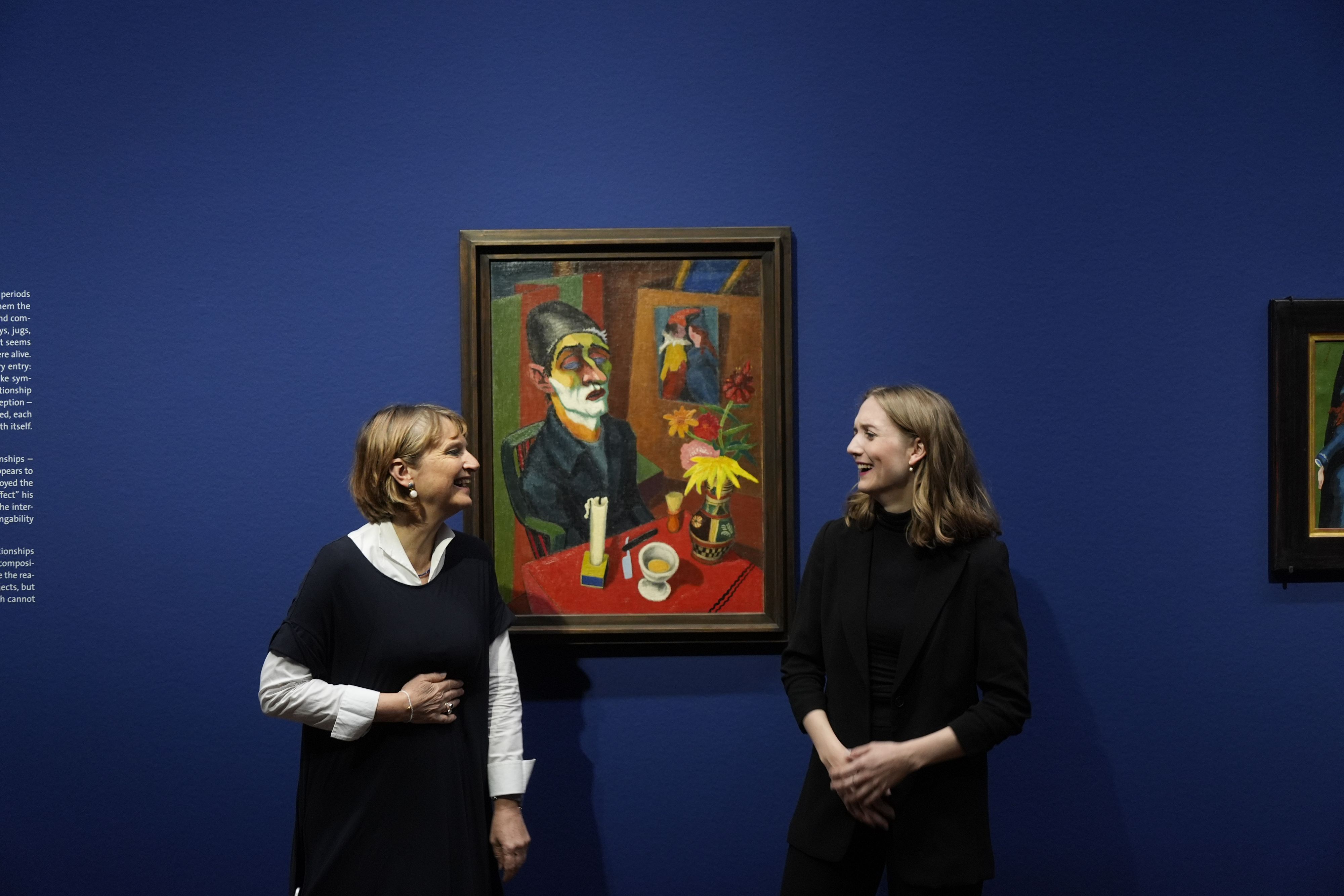 Die beiden Kuratorinnen Marianne Hussl-Hörmann und Laura Feuerle sind sichtlich erfreut über die gelungene Ausstellung.