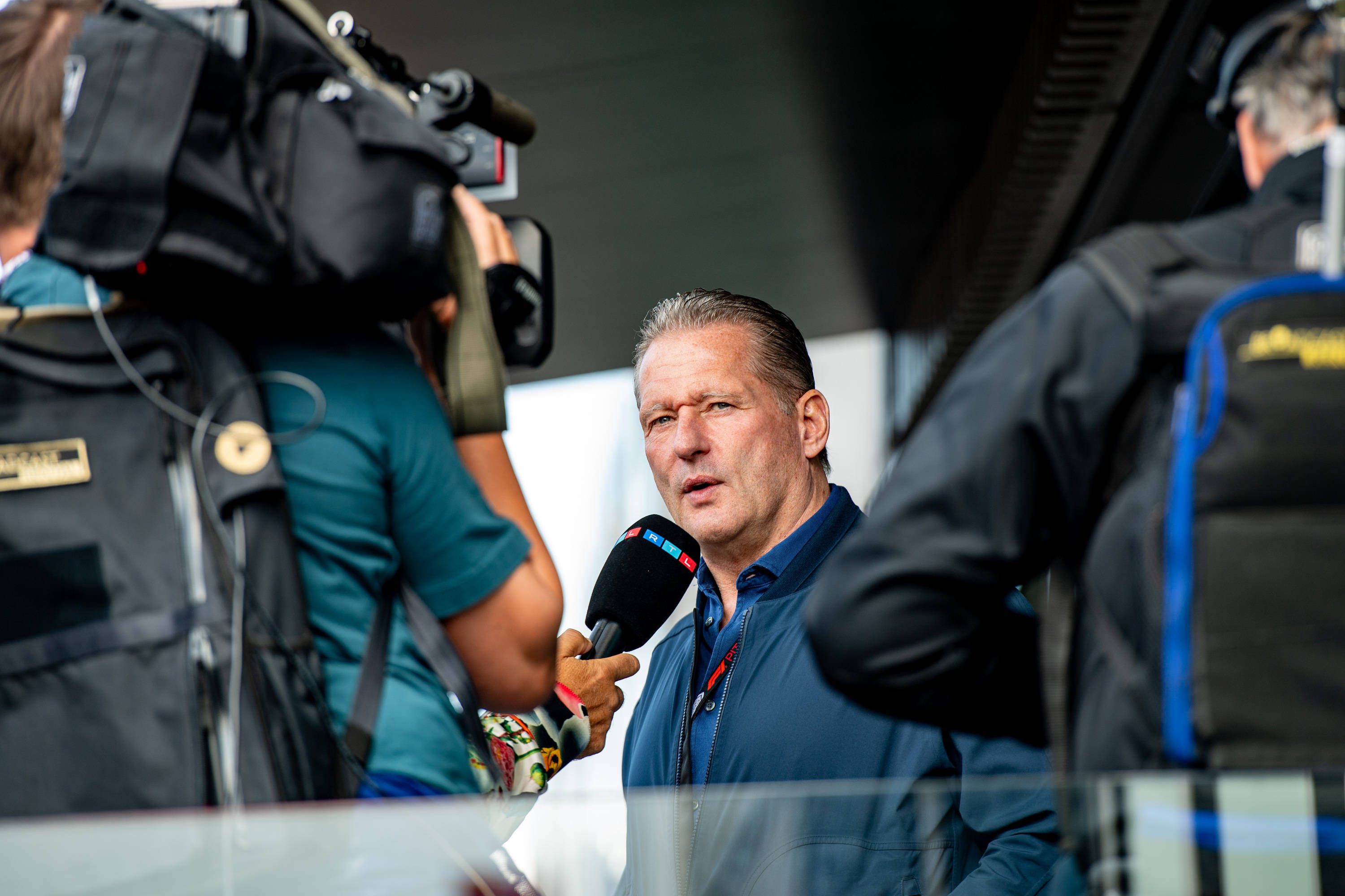 Jos Verstappen erhebt den Rennstewards gegenüber schwere Vorwürfe.