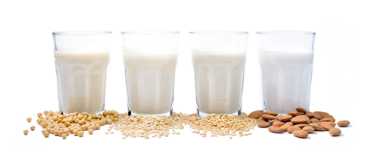 Es gibt eine breite Palette an veganen Milchalternativen.