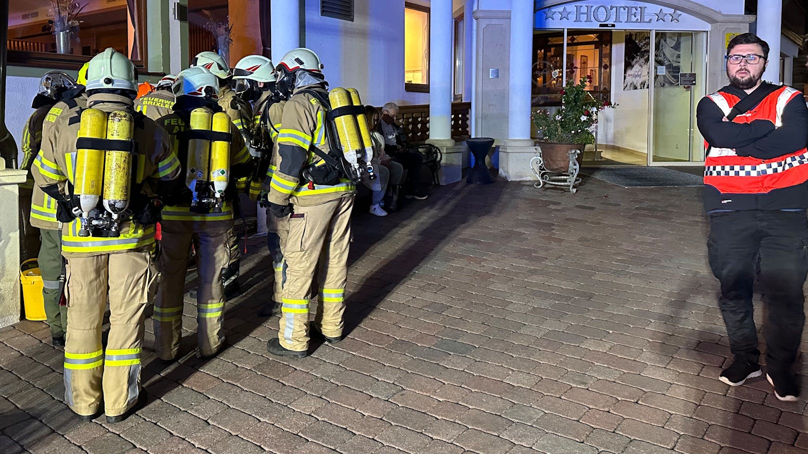 Die Freiwillige Feuerwehr Alpbach, welche mit 50 Mann und 6 Fahrzeugen zum Vorfallsort ausrückte, konnten den Brand rasch löschen.