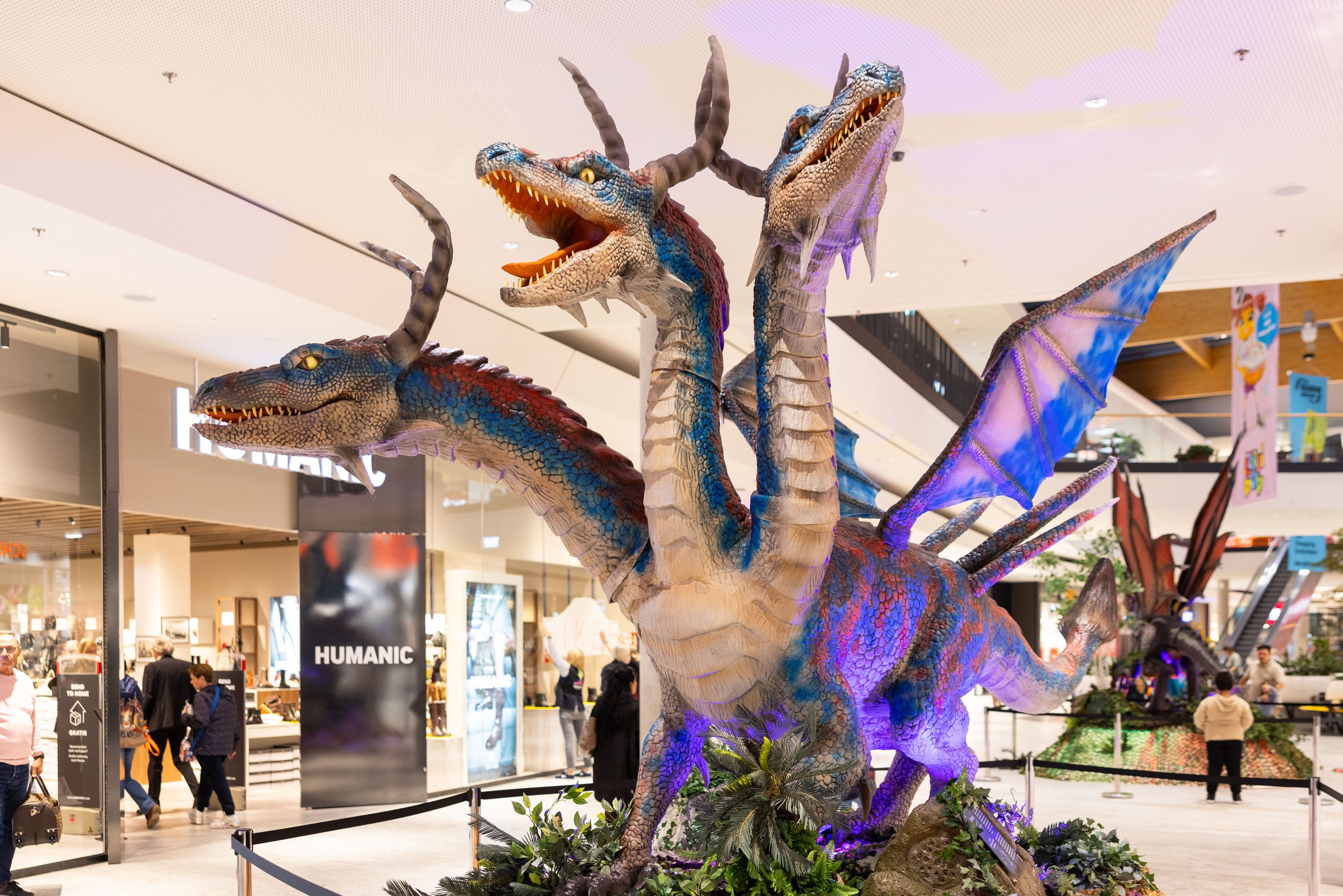 Die Ausstellung der riesigen, beweglichen Drachen ist bis 15. November kostenlos zu besichtigen.