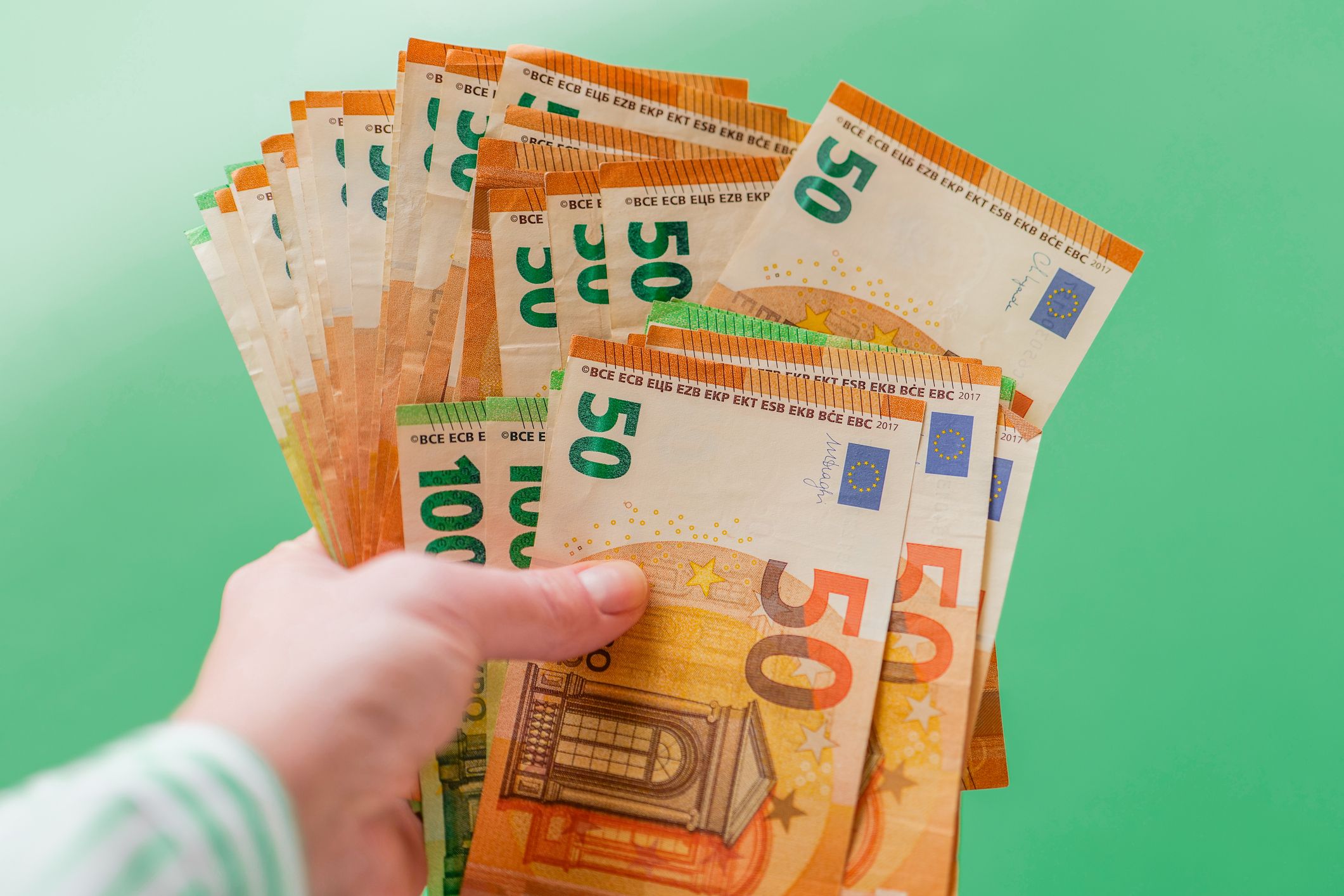 Die junge Frau verlor einen fünfstelligen Eurobetrag.