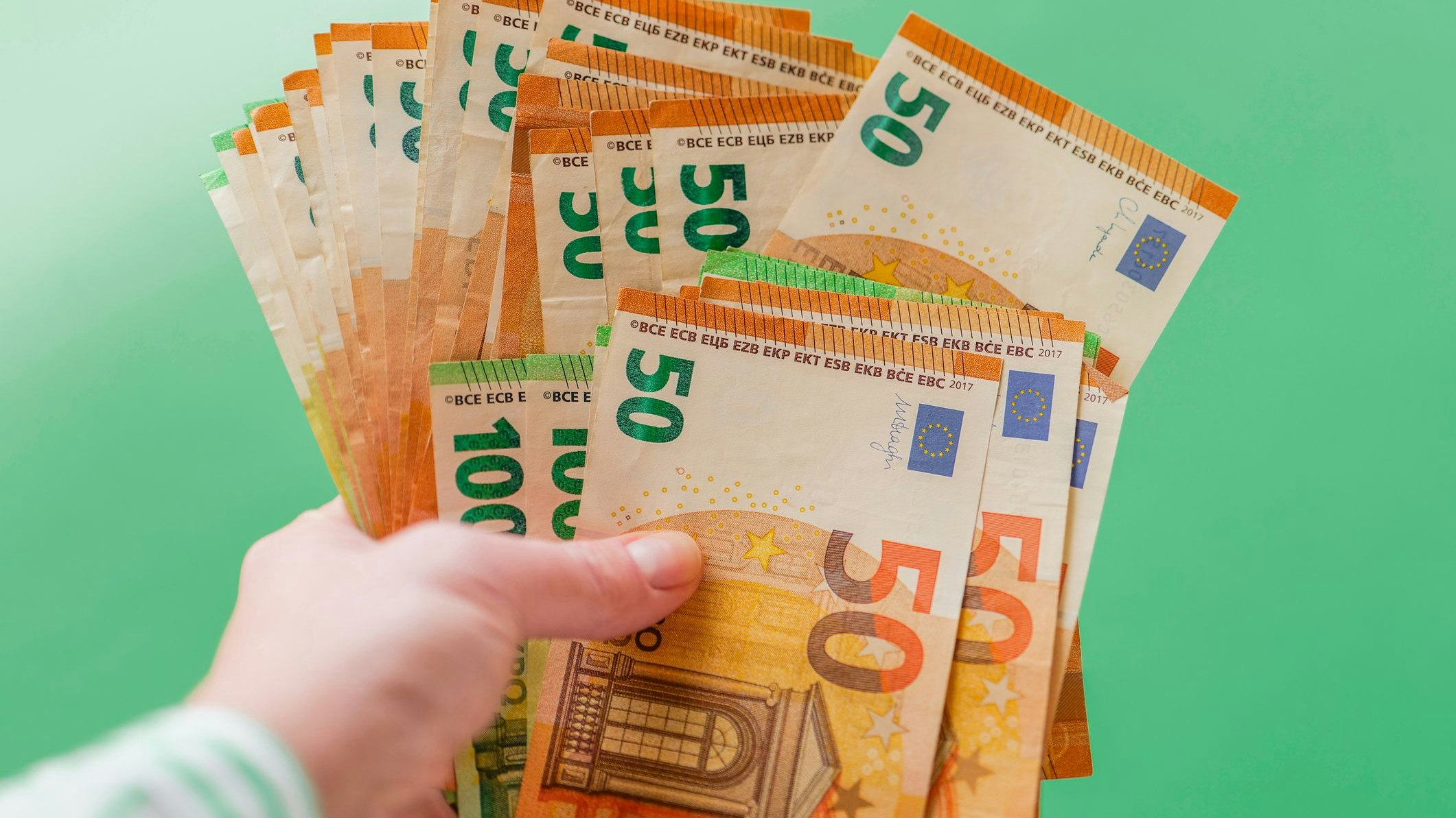 Heute.at - 19-Jährige verliert in nur wenigen Tagen ein Vermögen