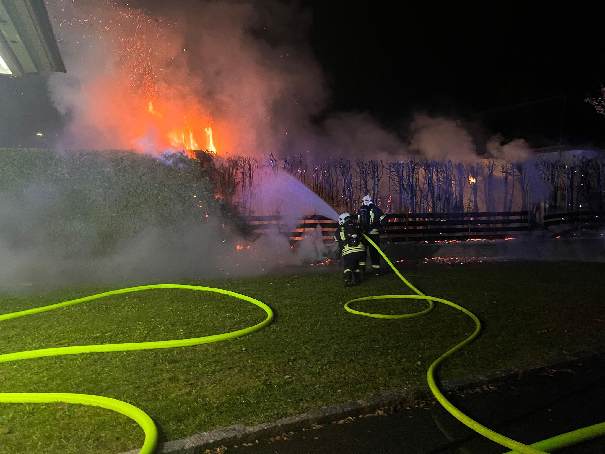 Heckenbrand: Die Feuerwehr konnte löschen