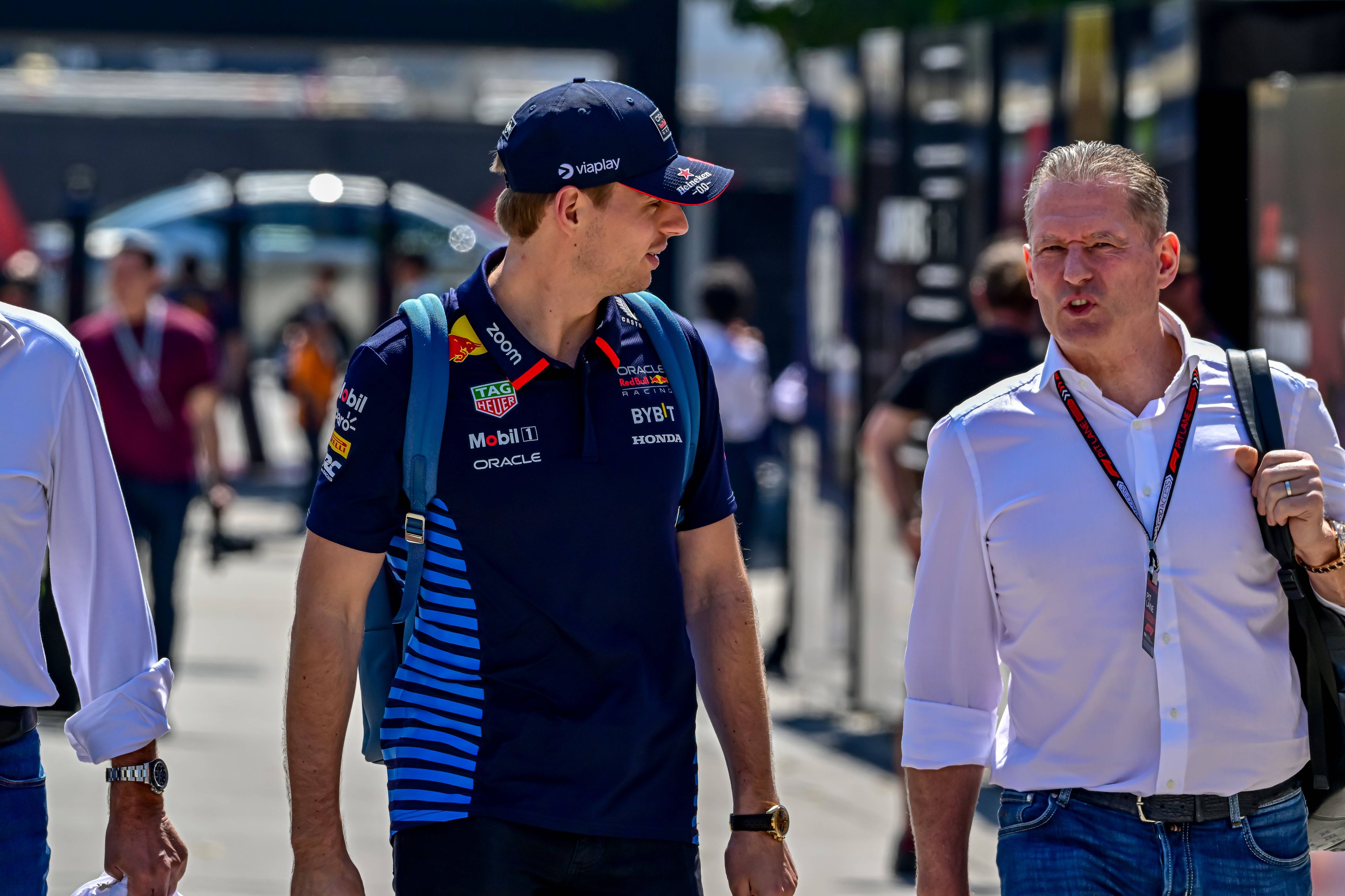 Papa Jos Verstappen teilt gegen die Formel-1-Rennkommissare aus. 