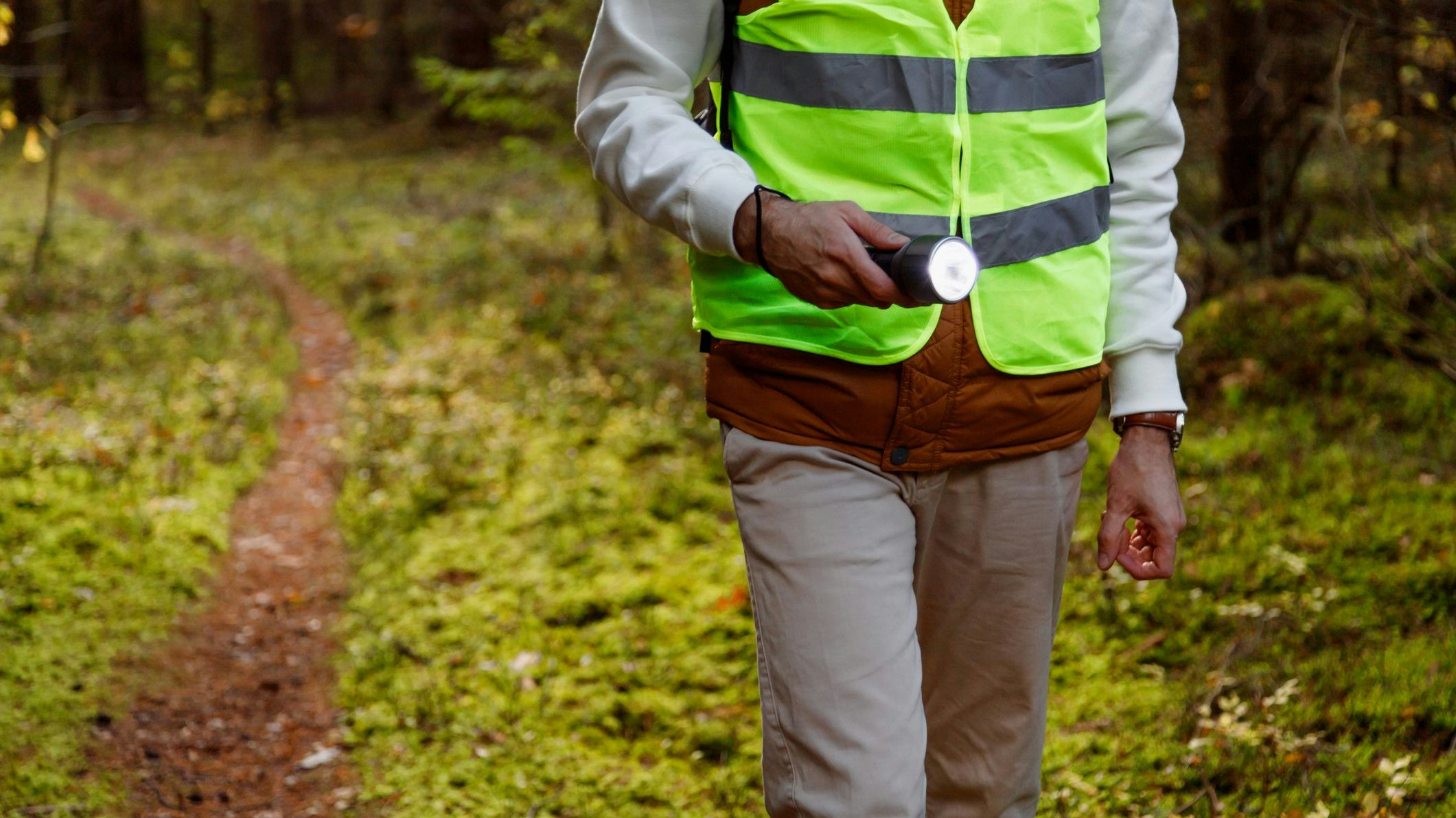 Der Mann half stundenlang beim Suchen, ehe er bemerkte, dass nach ihm gesucht worden war. Symbolbild. 