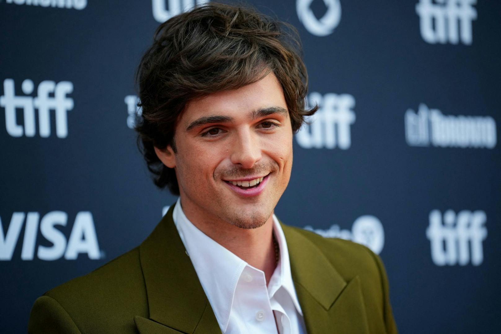 <strong>Sexiest neuer Schwarm</strong> ist <strong>Jacob Elordi</strong>. Diese Wahl überrascht kaum, der Beau begeisterte die jüngere Generation unter anderem im Netflix-Film "The Kissing Booth" und der Hit-Show "Euphoria".