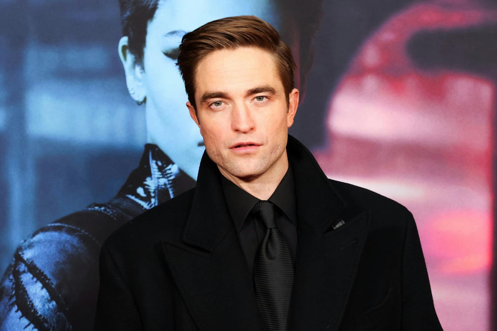 Auch <strong>Robert Pattinson</strong> ist kein Fremder von Sexy-Rankings. Doch seit kurzem kann der fesche Schauspieler ("Batman") in einer neuen Kategorie abstauben: <strong>Sexiest Jung Papa</strong>. Im März 2024 erblickte sein erstes Kind, eine Tochter, das Licht der Welt. Mami der kleinen ist Model und Sängerin Suki Waterhouse.