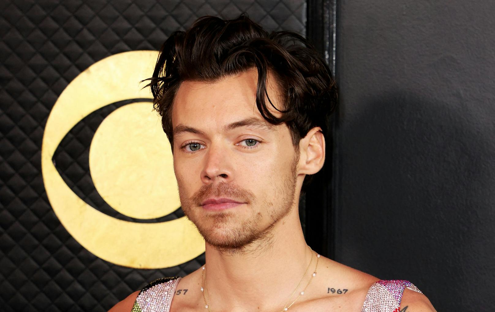 Auch eine beliebte Wahl: <strong>Harry Styles</strong> als <strong>Sexiest Musiker</strong>. Der "Watermelon Sugar" und "As It Was"-Interpret trägt gerne ausgefallene Kleidung auf der Bühne und auf dem Red Carpet.