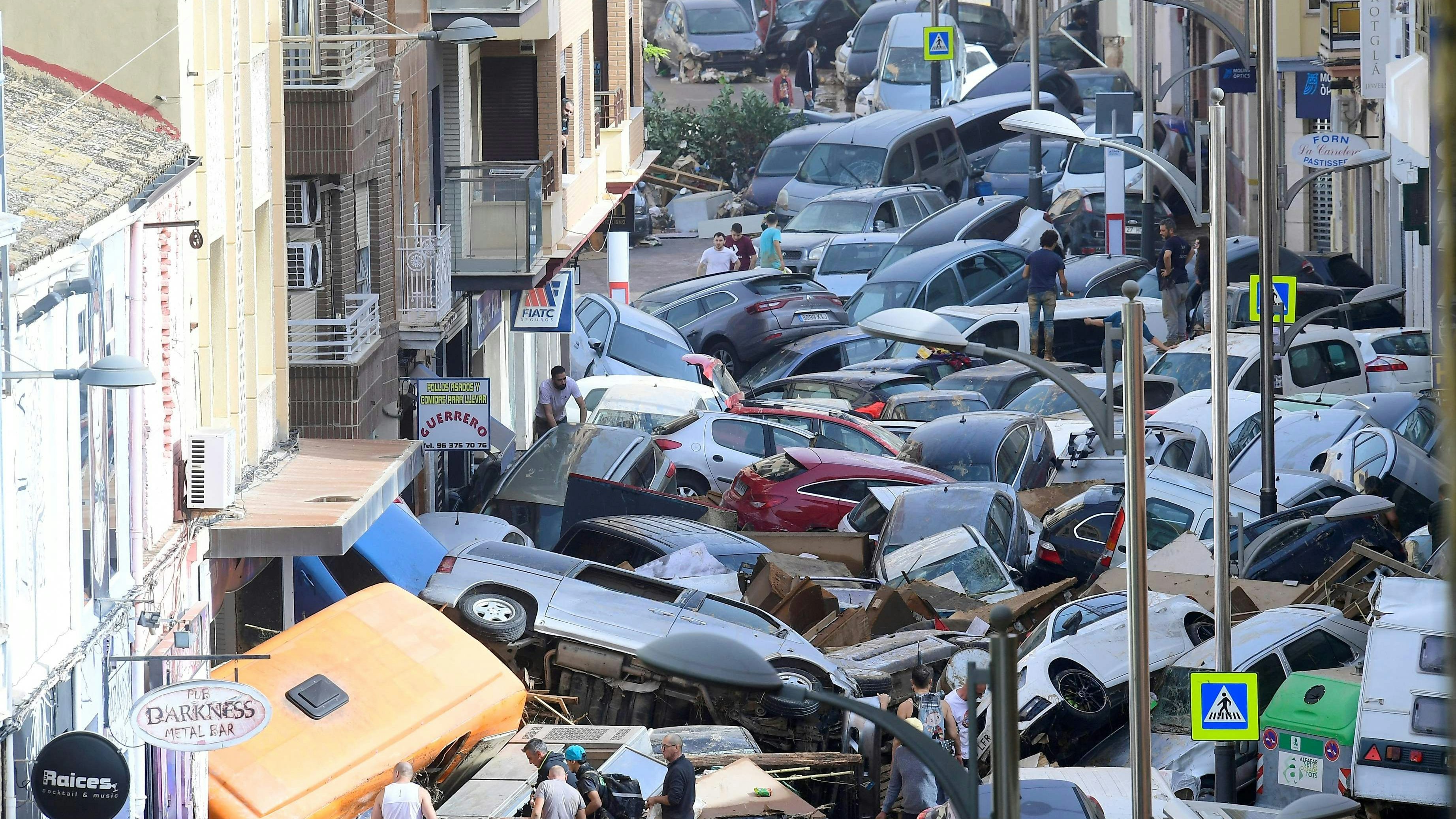 Ein Bild der Verwüstung: Straße in Sedavi, südlich von Valencia