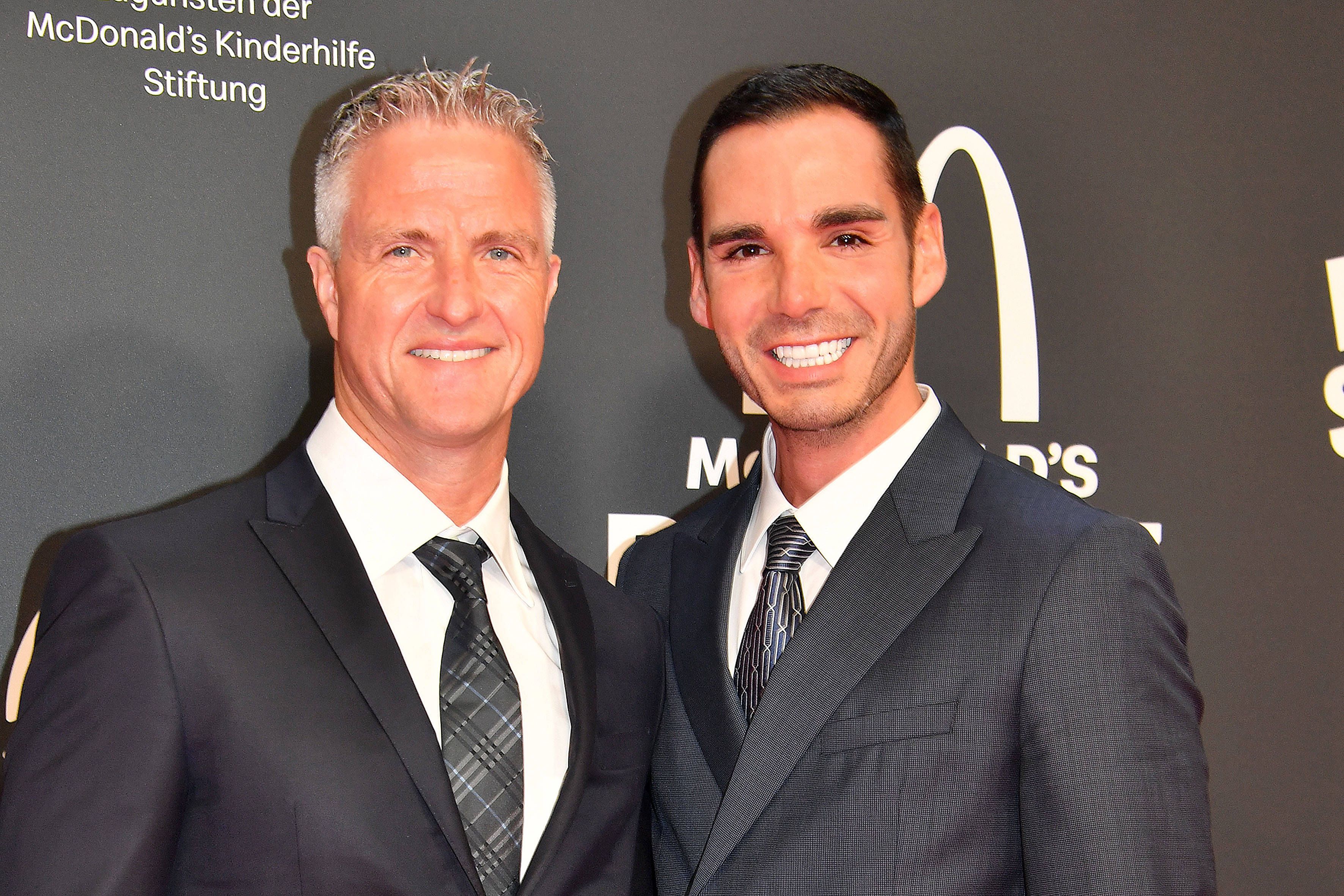 Ralf Schumacher und Étienne sind seit vielen Jahren ein Paar. Doch die Öffentlichkeit wusste lange nichts davon.