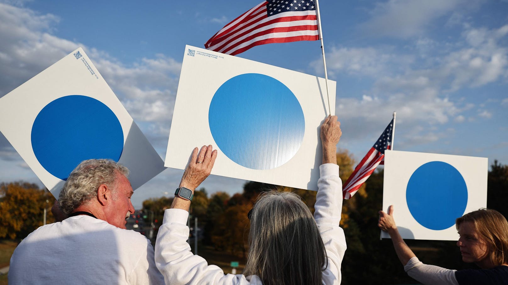 Die Großstadt Omaha im mehrheitlich republikanisch dominierten Bundesstaat taucht auf Wahlkarten – wie andere Großstädte in republikanisch wählenden Bundesstaaten – oftmals als "blue dot", also blauer Punkt, auf.