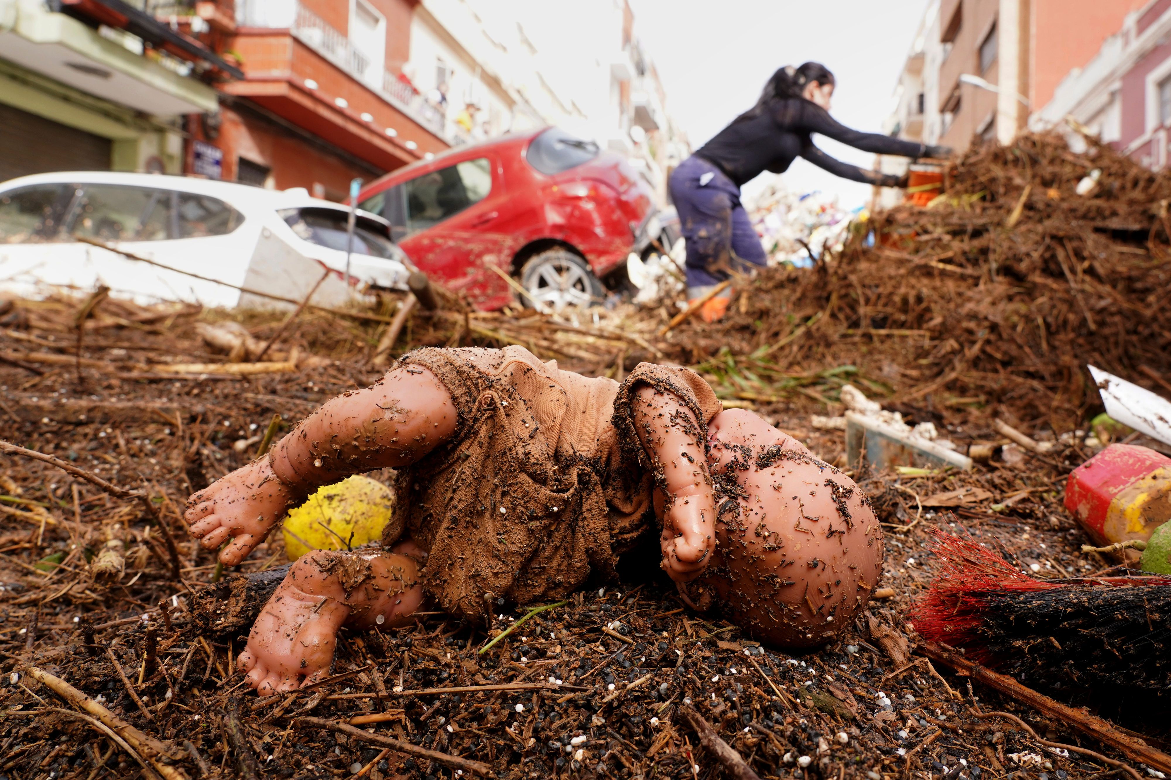 Mindestens 72 Menschen sind durch das Unwetter im Raum Valencia ums Leben gekommen. Die Schäden sind enorm.
