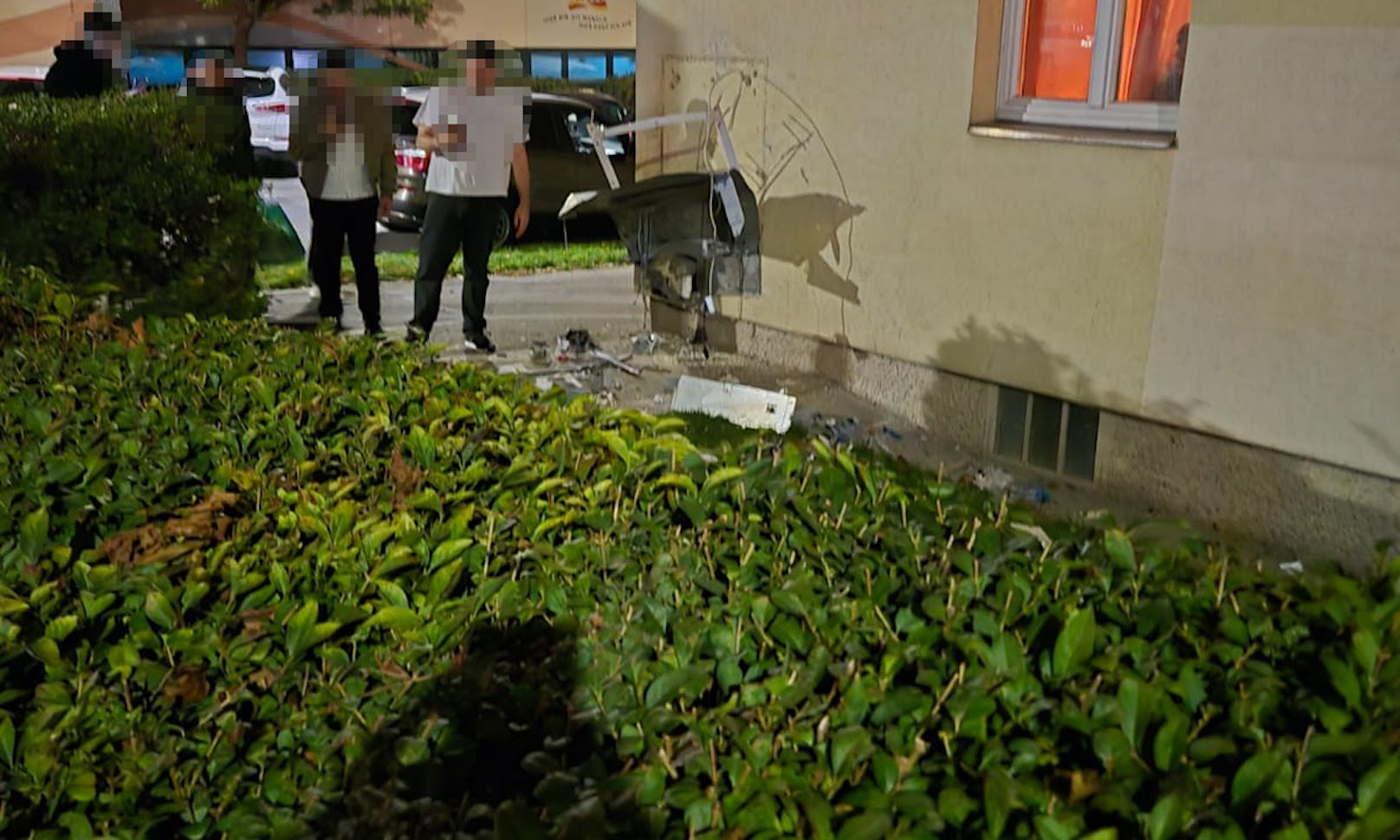 Explosion – Rowdies sprengen Tschick-Automaten in Wien