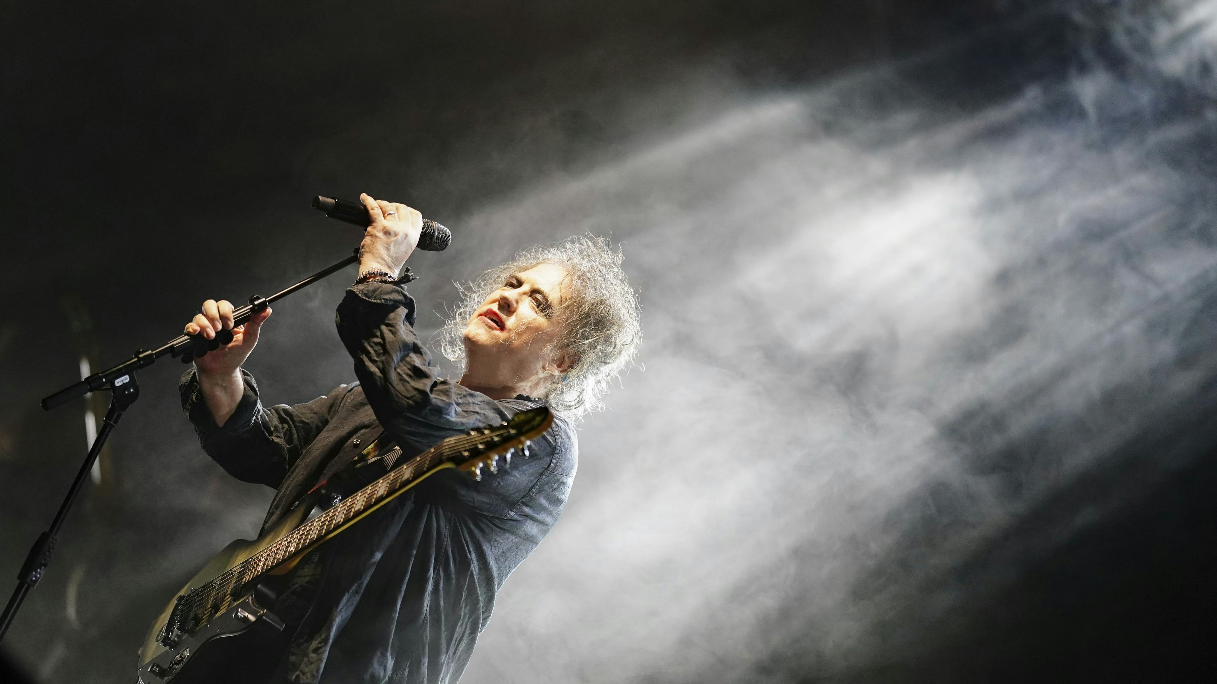 Download von www.picturedesk.com am 31.10.2024 (12:23).  ABD0278_20221023 - WIEN - ÖSTERREICH: Sänger Robert Smith während eines Konzertes der Band The Cure am Sonntag, 23. Oktober 2022 in Wien. FOTO: APA/EVA MANHART. - FOTO: APA/EVA MANHART  _ - 20221023_PD13900 - Rechteinfo: Rights Managed (RM)