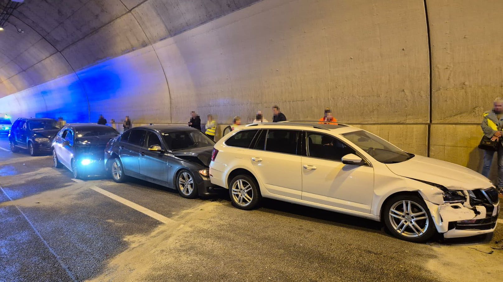 Massencrash im Tunnel! A2 nach Wien komplett gesperrt