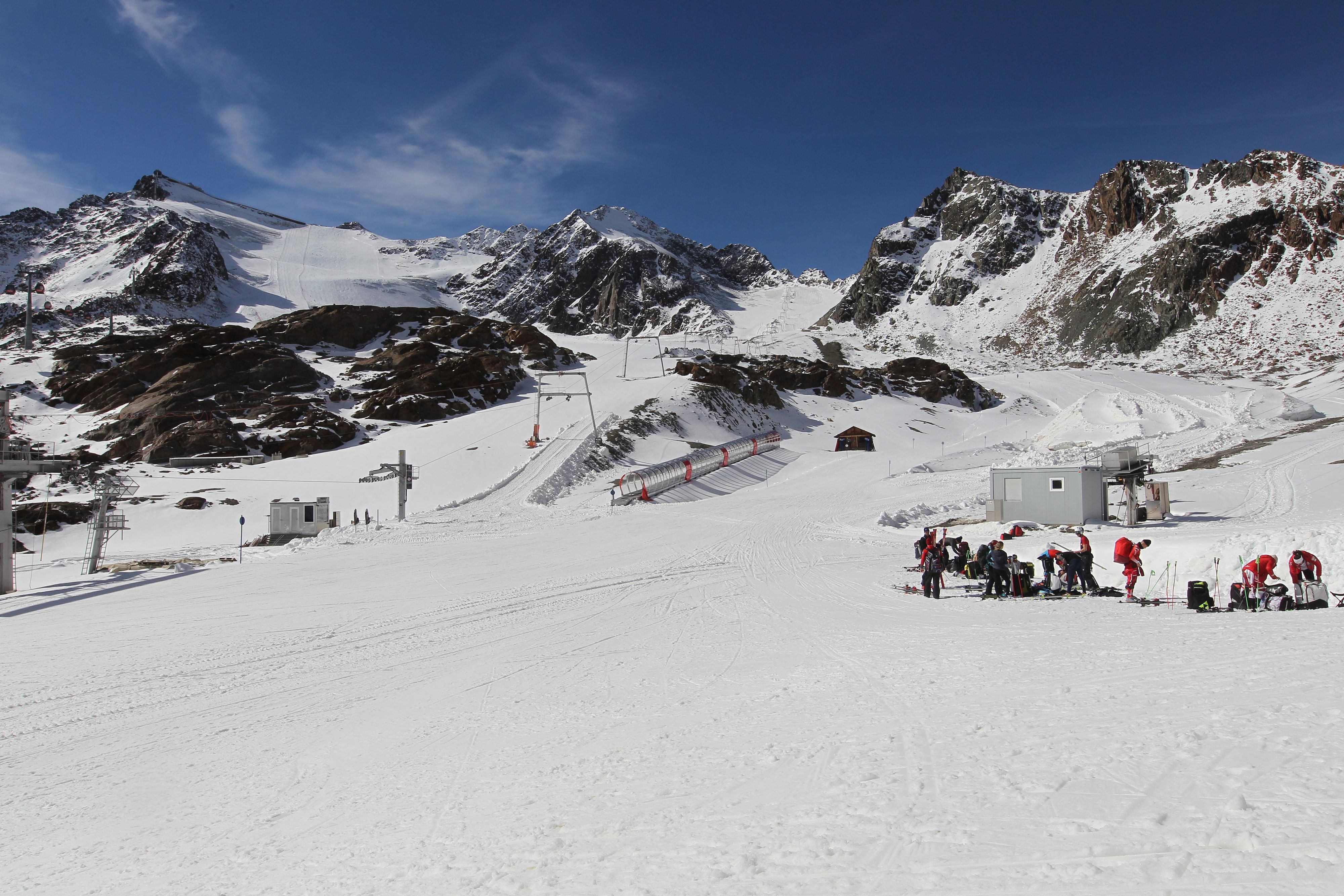 Die Skisaison begann am Pitztaler Gletscher dieses Jahr aufgrund früher Schneefälle bereits Ende September.