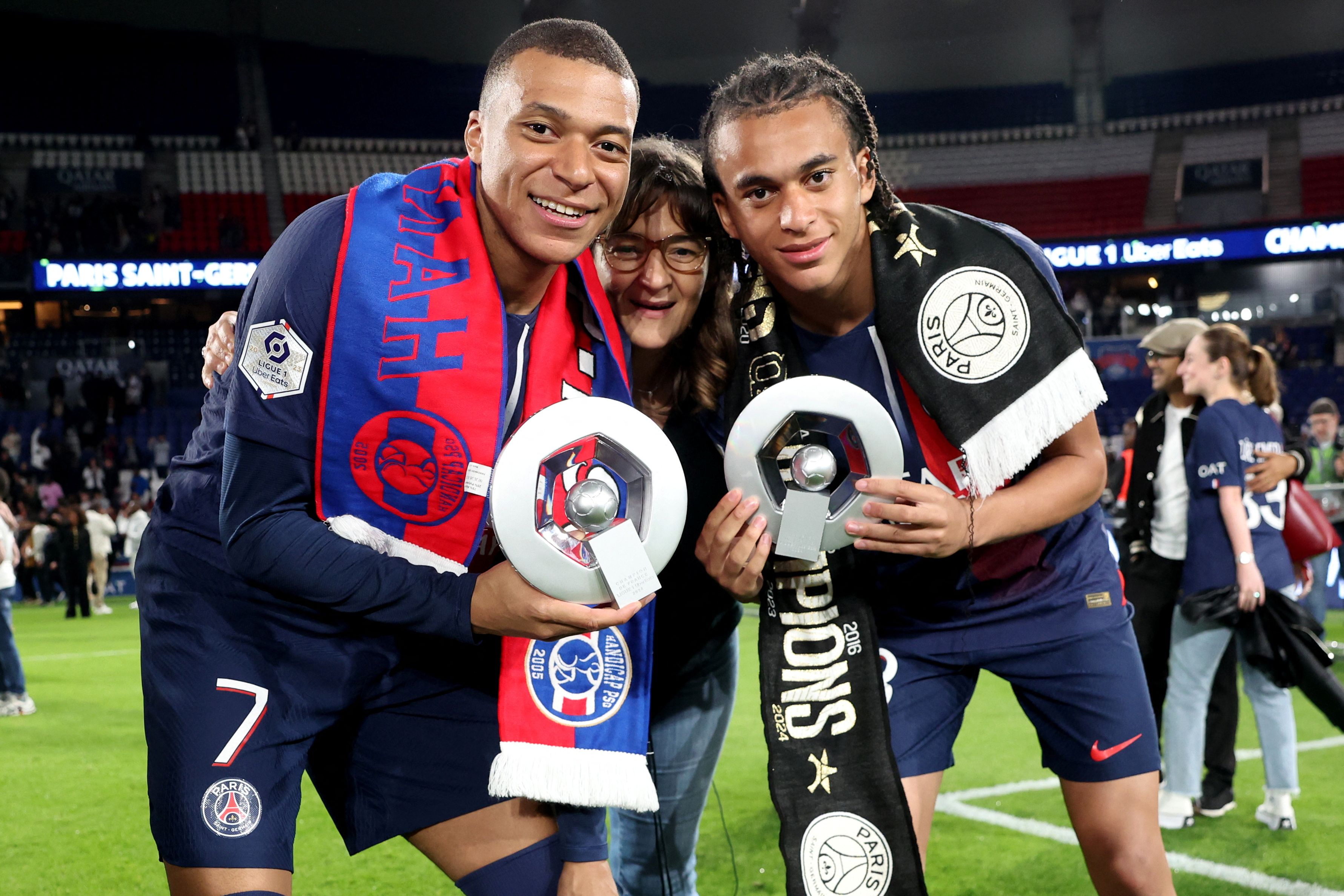Kylian Mbappe und Bruder Ethan Mbappe, hier noch im Dress von Paris St.-Germain. 