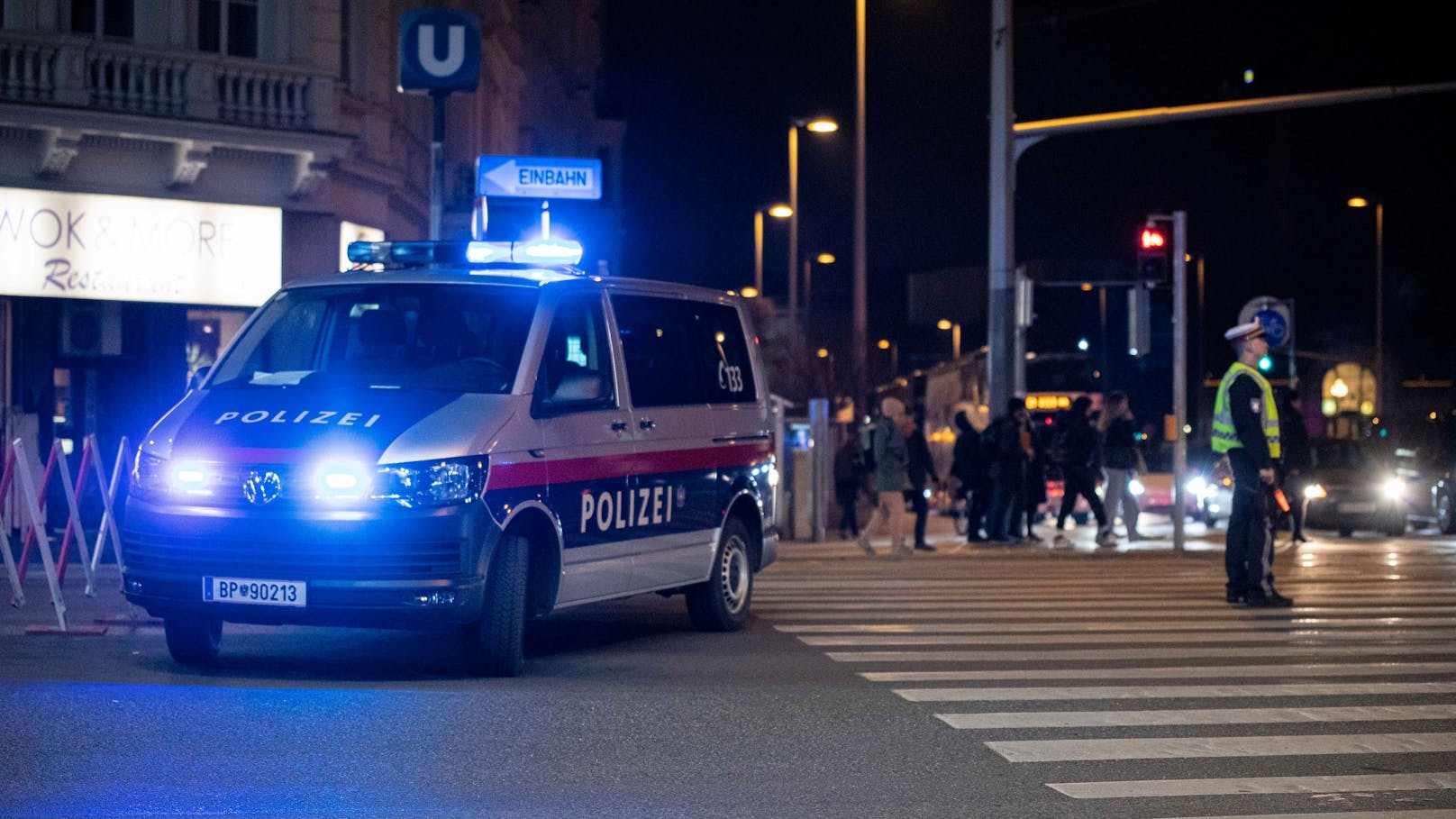 Betrunkener Soldat kracht mit Heeresfahrzeug in Mauer