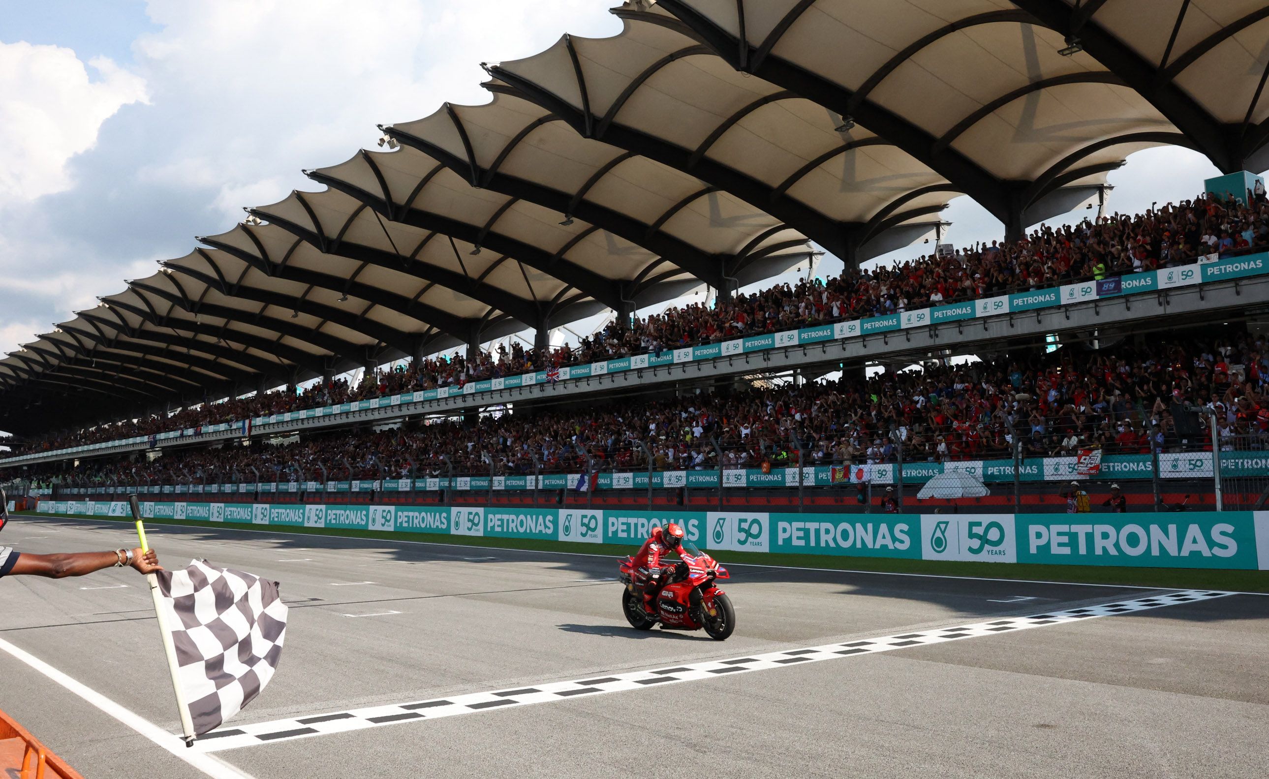 Bagnaia raste zum neunten Saisonsieg.